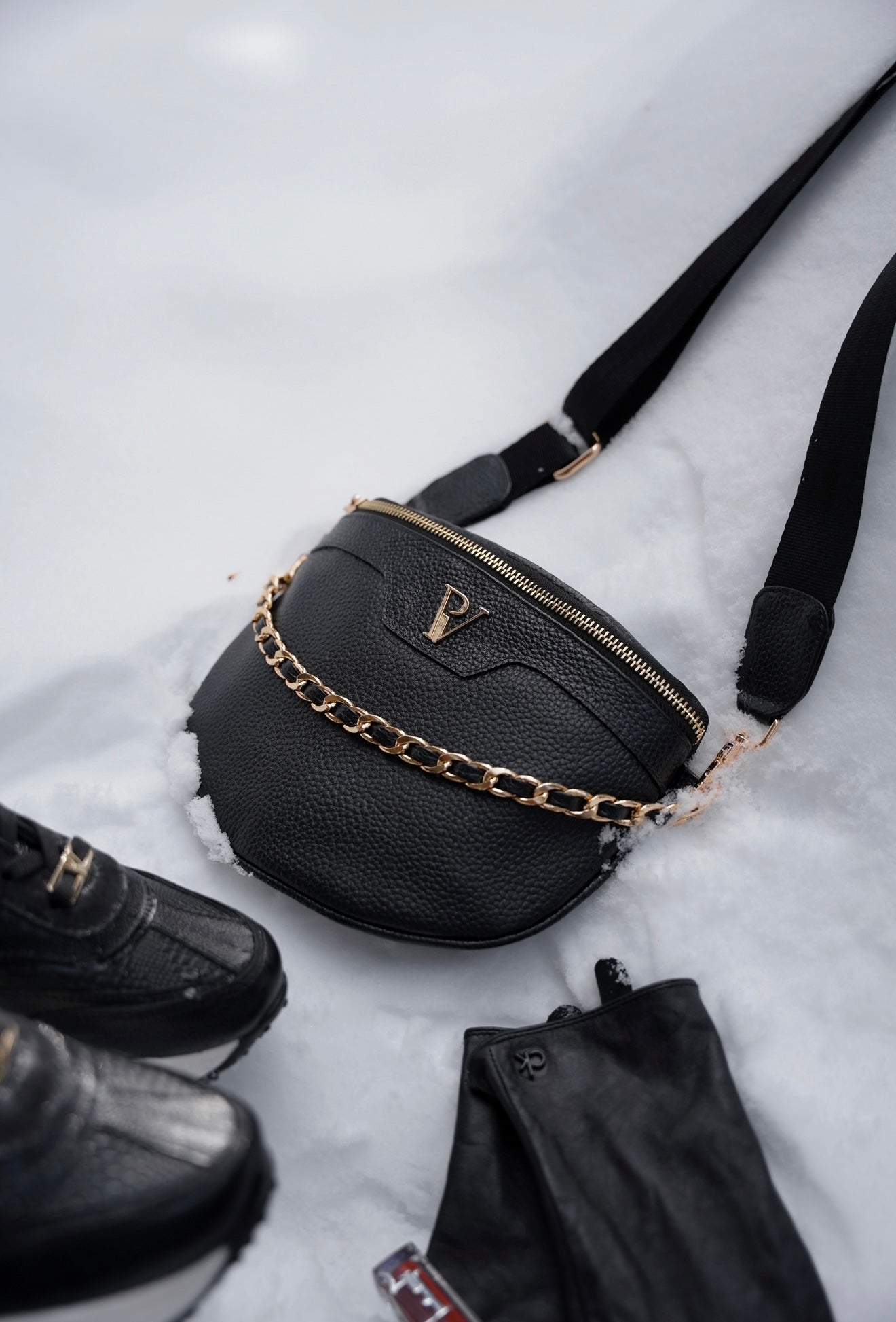 RIÑONERA NEGRA en cuero