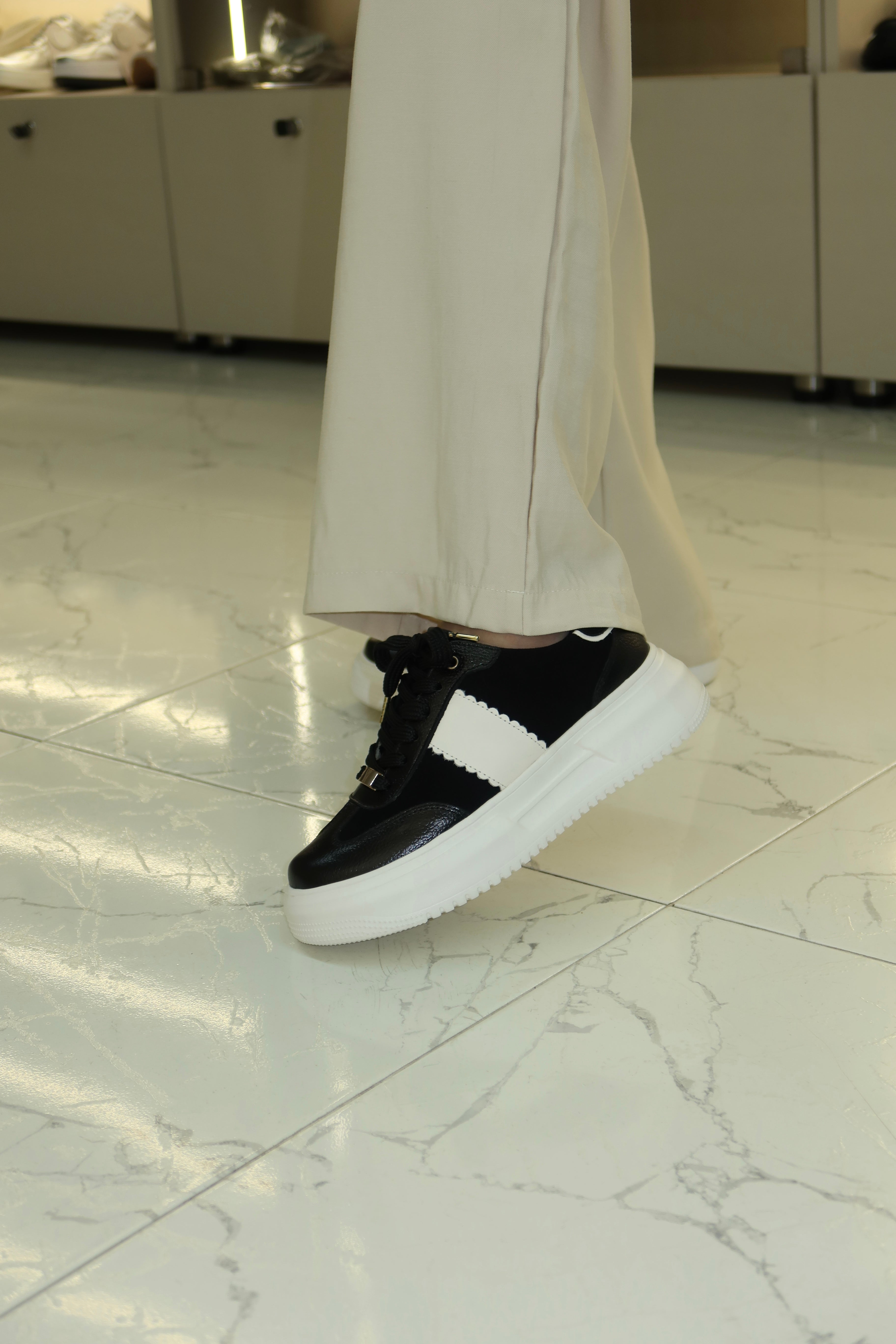 Monaco negro en cuero