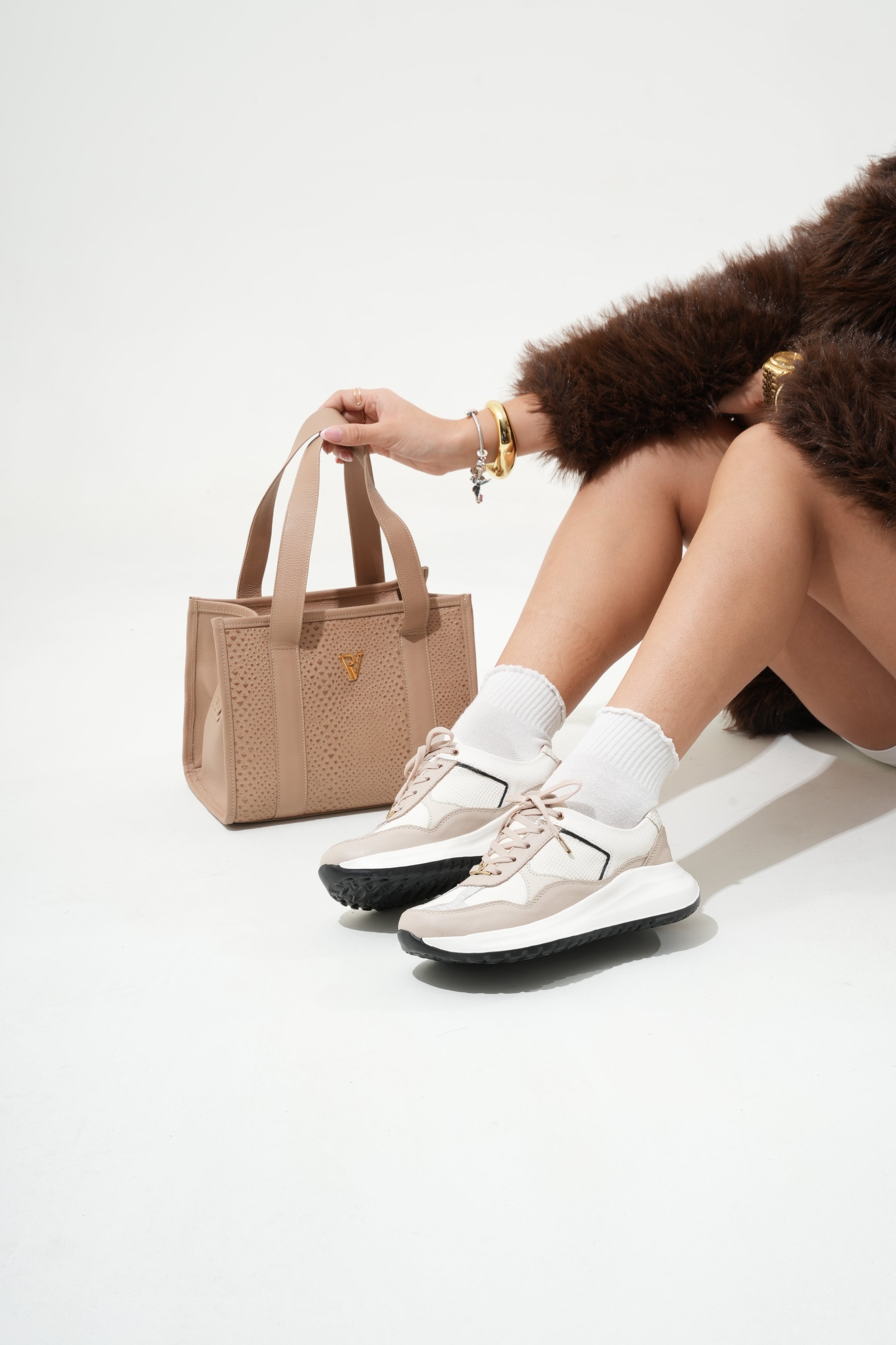 Luciana Arena Talco Vivo Negro Panda Tenis en Cuero