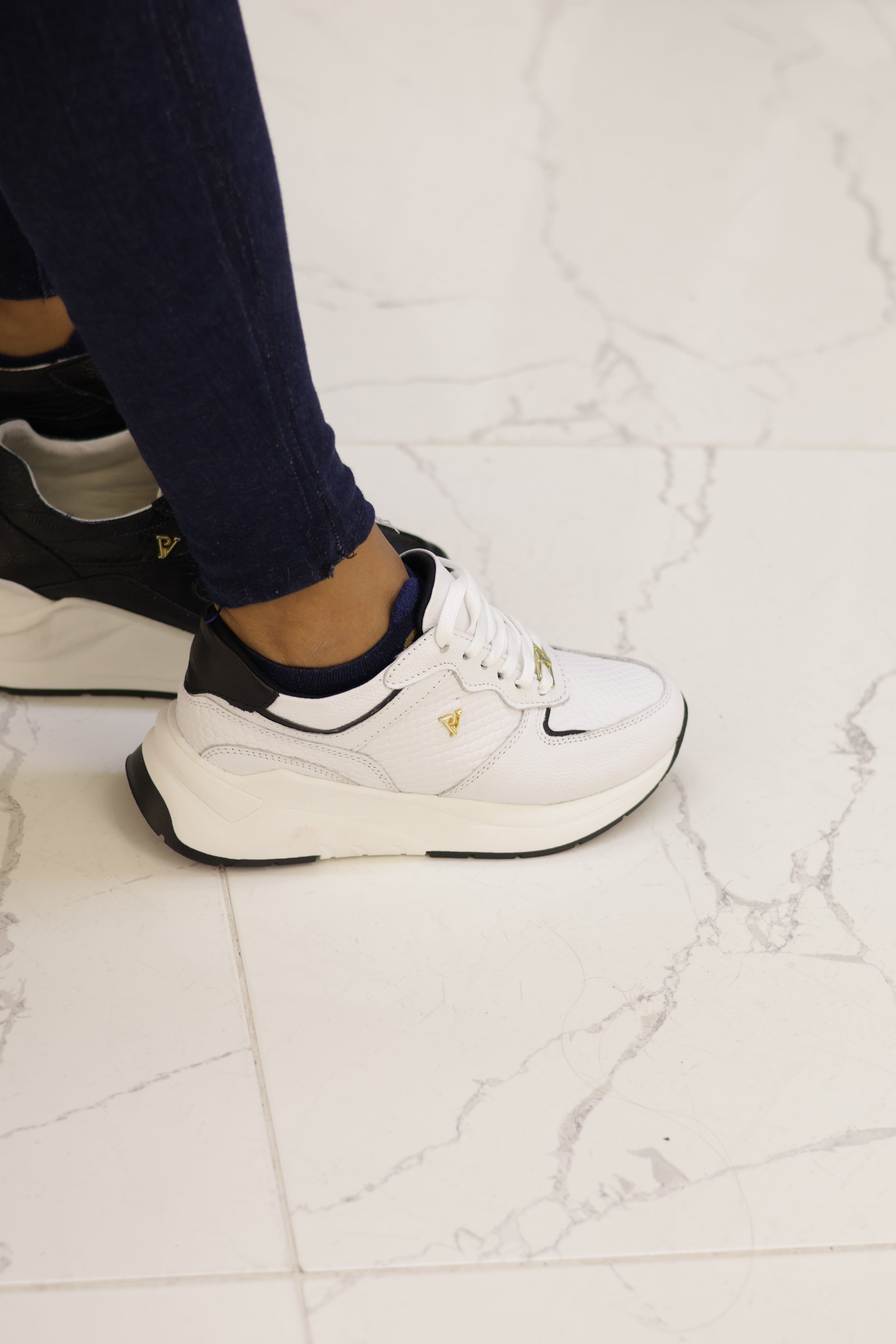 Tenis Milu blanco x negro en cuero