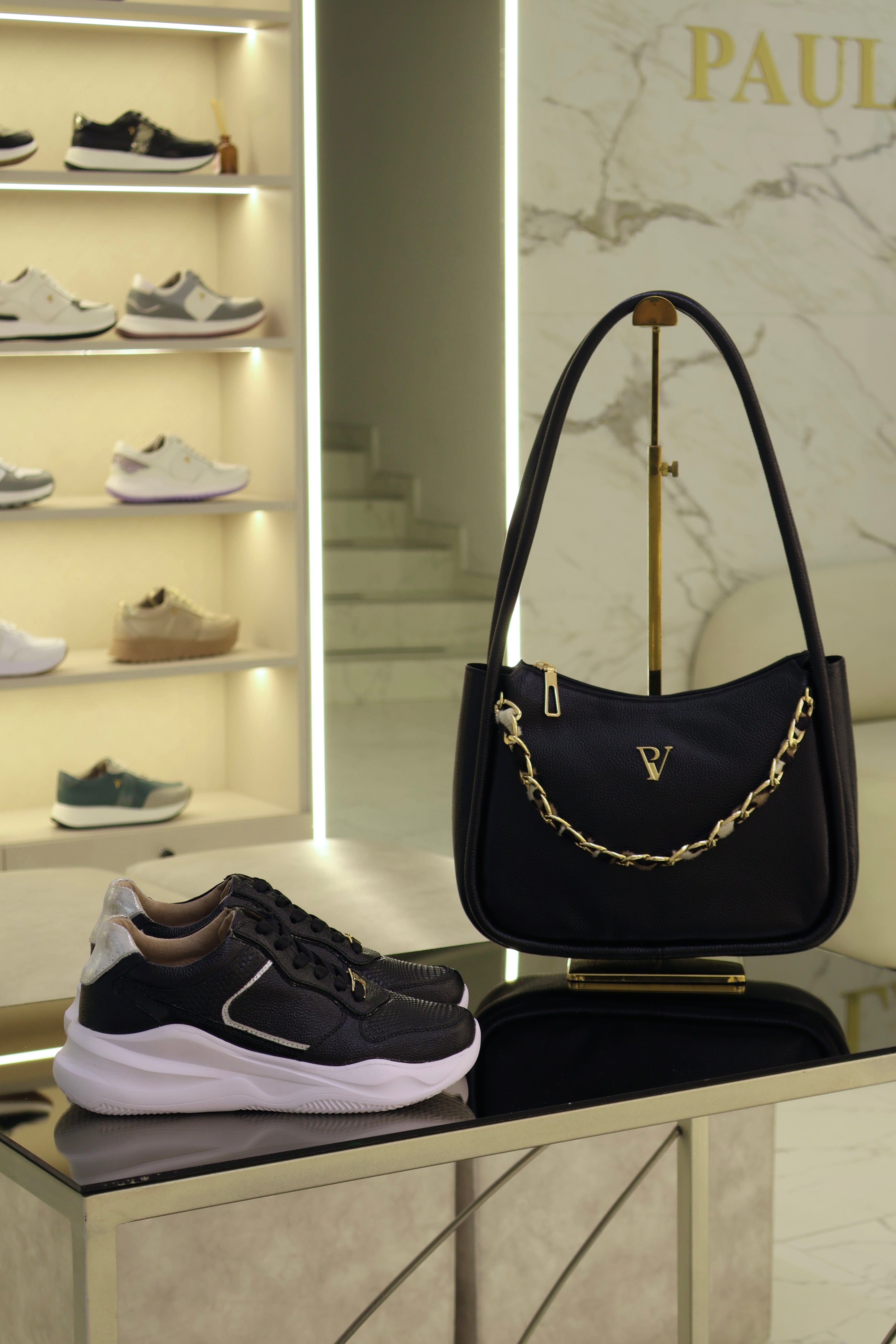 Tenis de cuero Romeo negro plata Liz