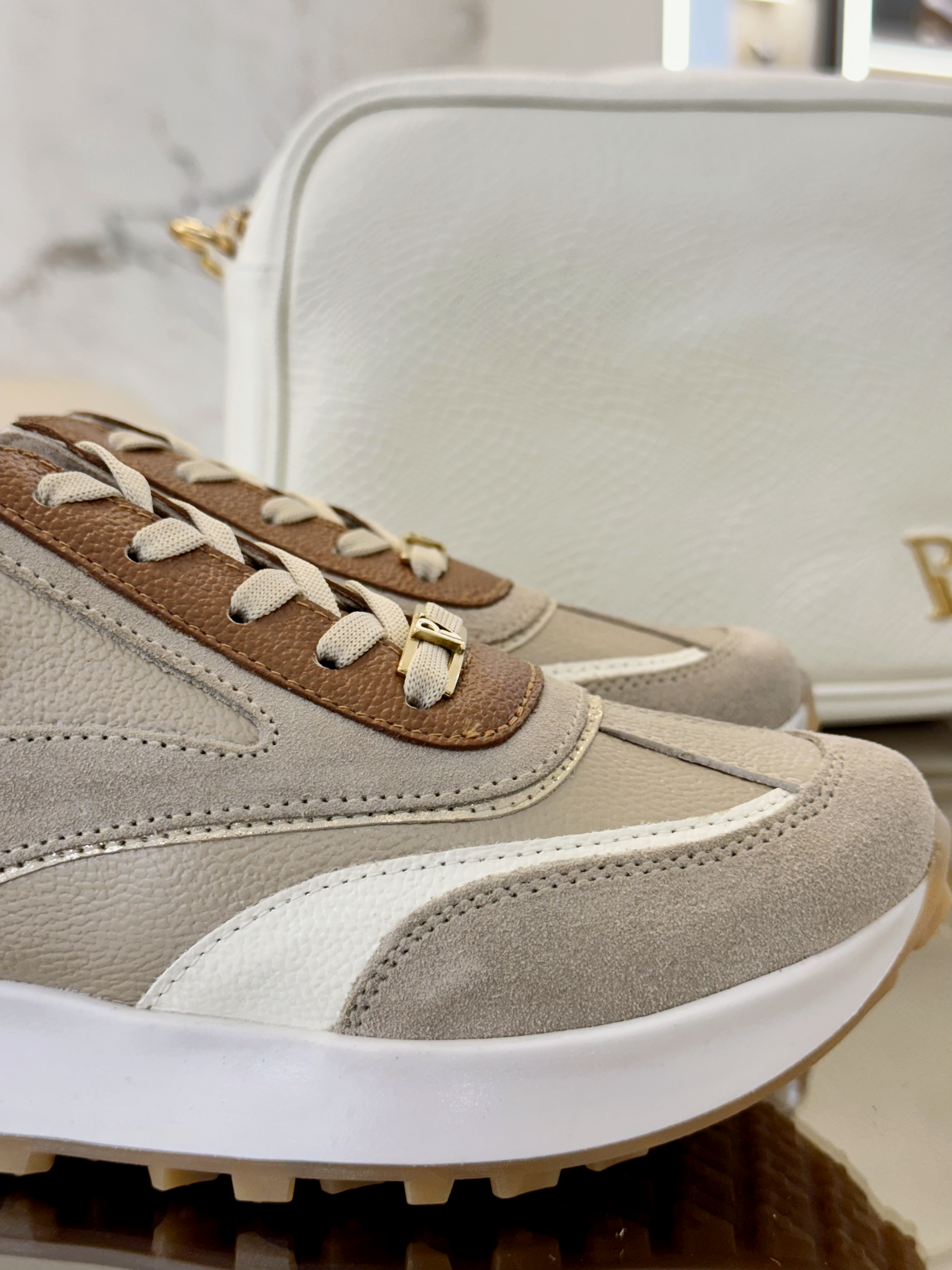 Bariloche Arena x miel tenis en cuero