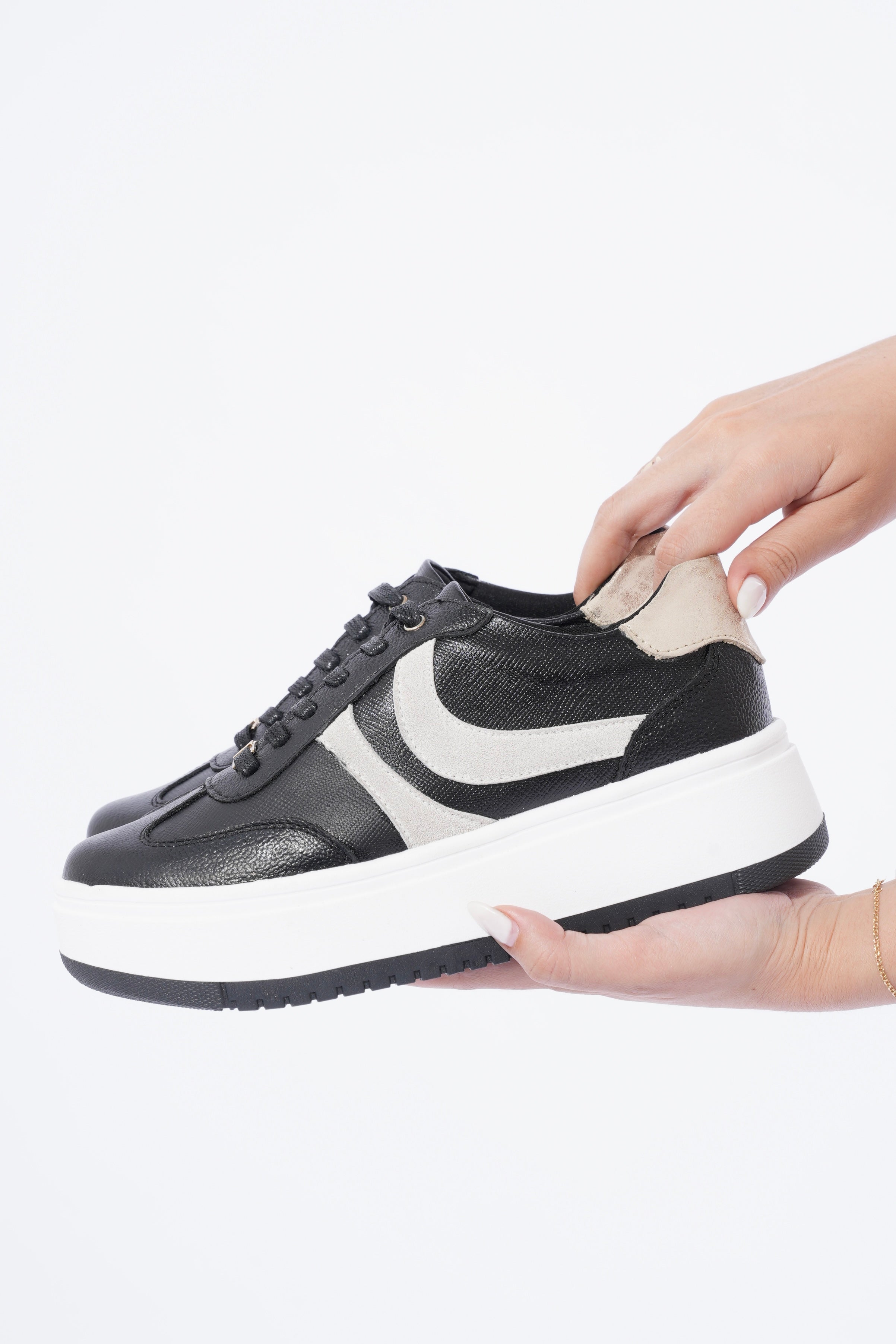 Tenis Milán negro toscana oro SOFY