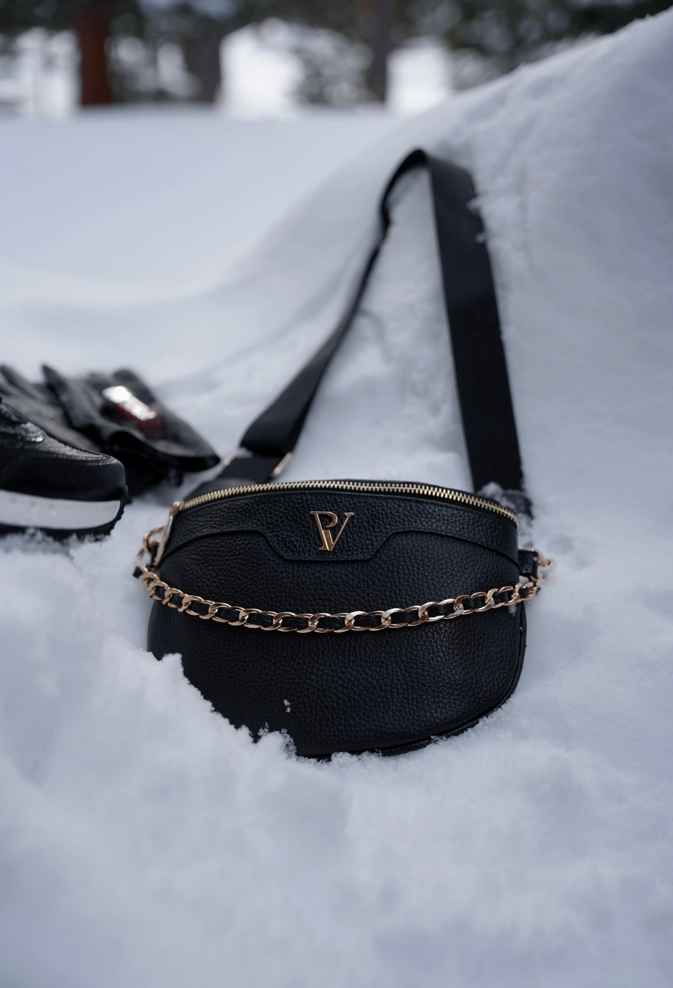 RIÑONERA NEGRA en cuero