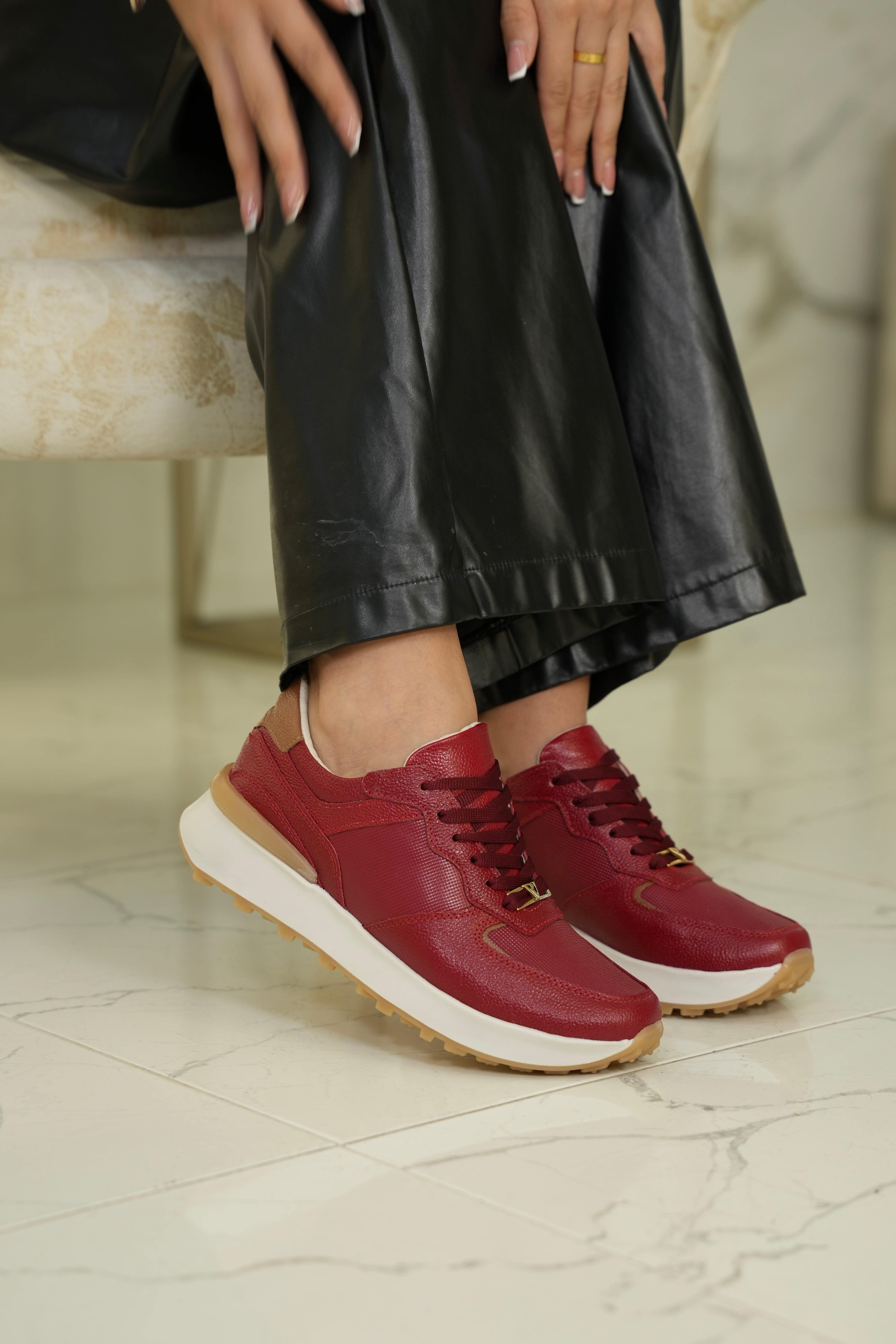 Tenis milu rojo miel en cuero