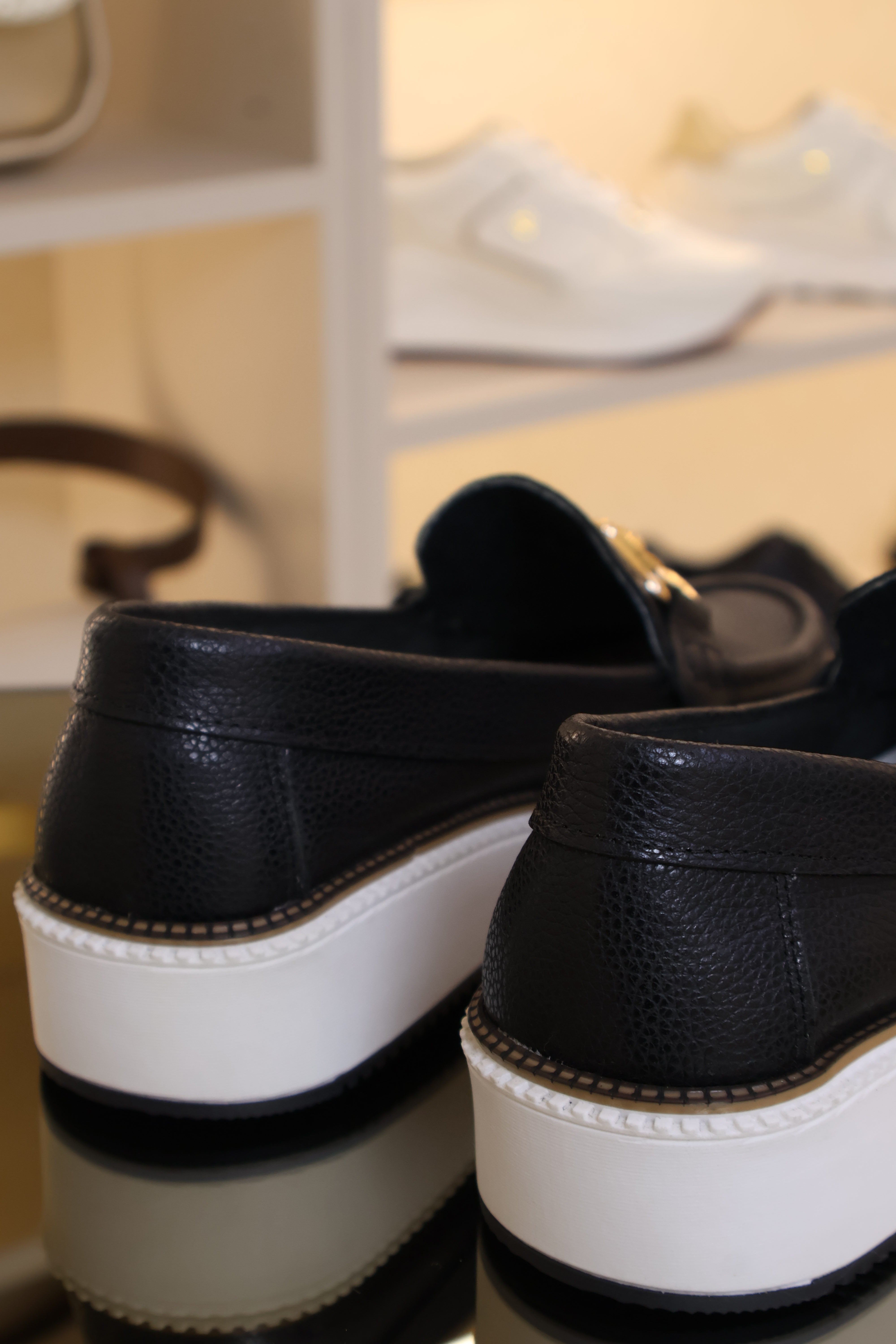 Mocasín Negro en cuero