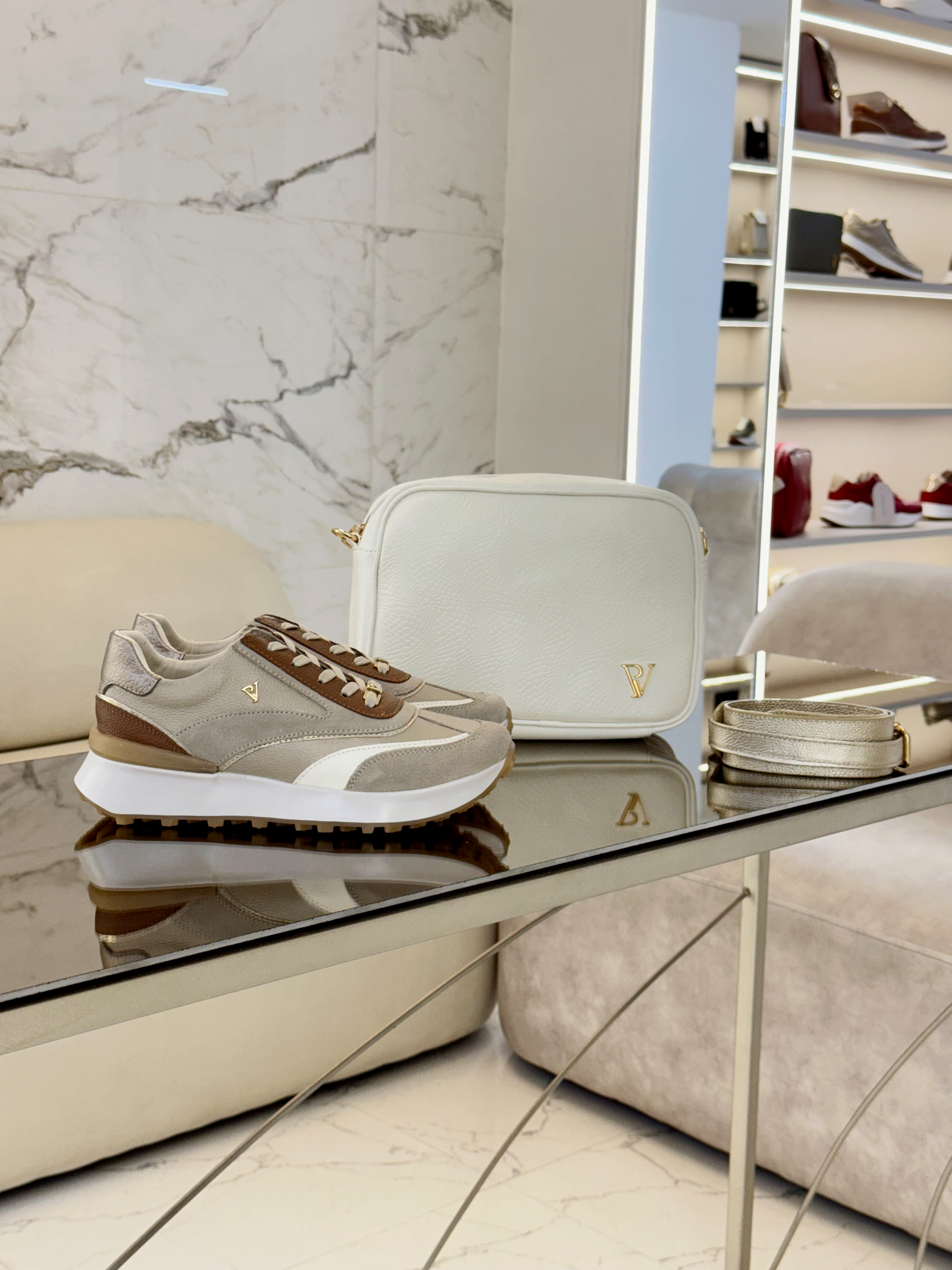 Bariloche Arena x miel tenis en cuero