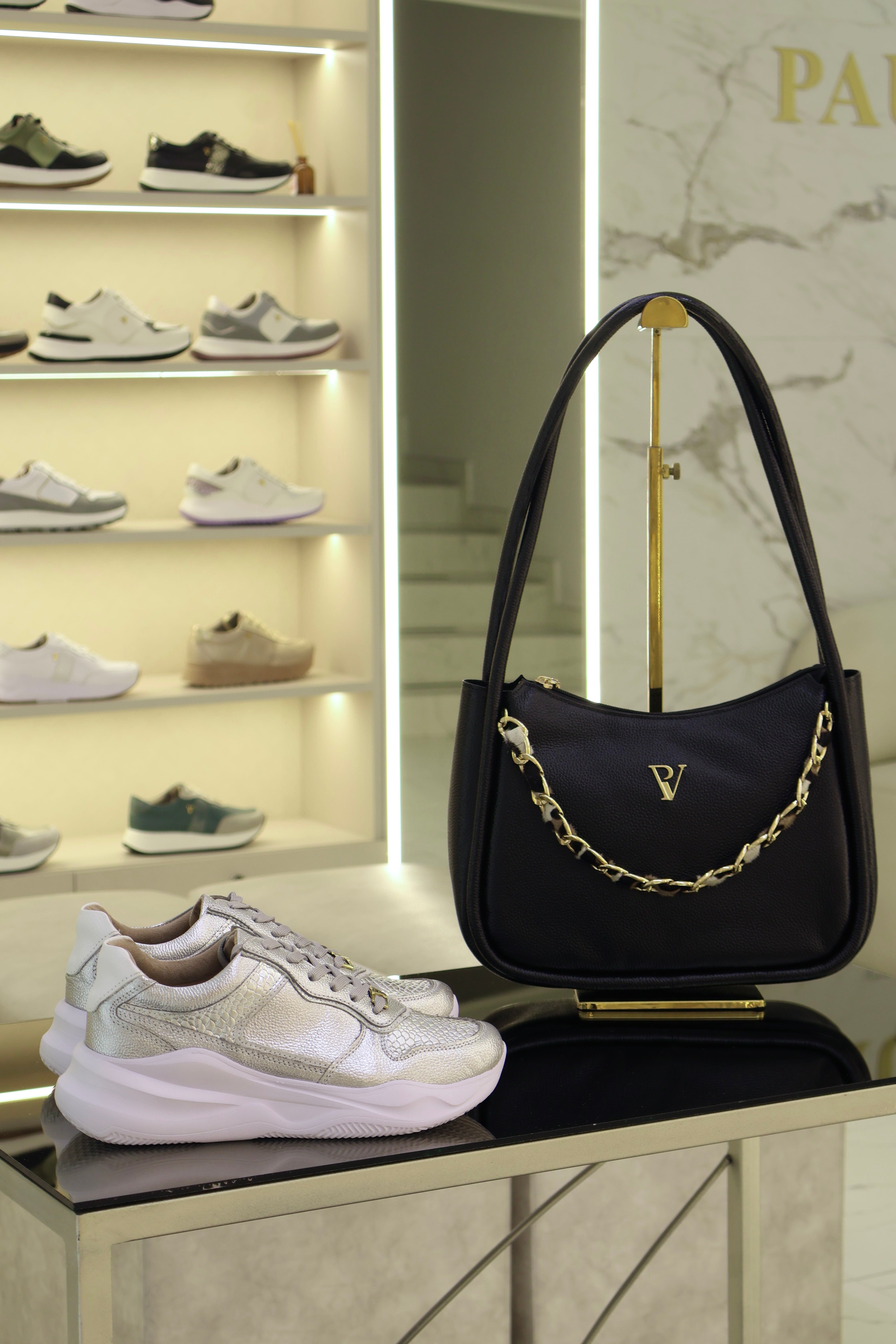 Tenis de cuero Romeo plata folia Liz blanco