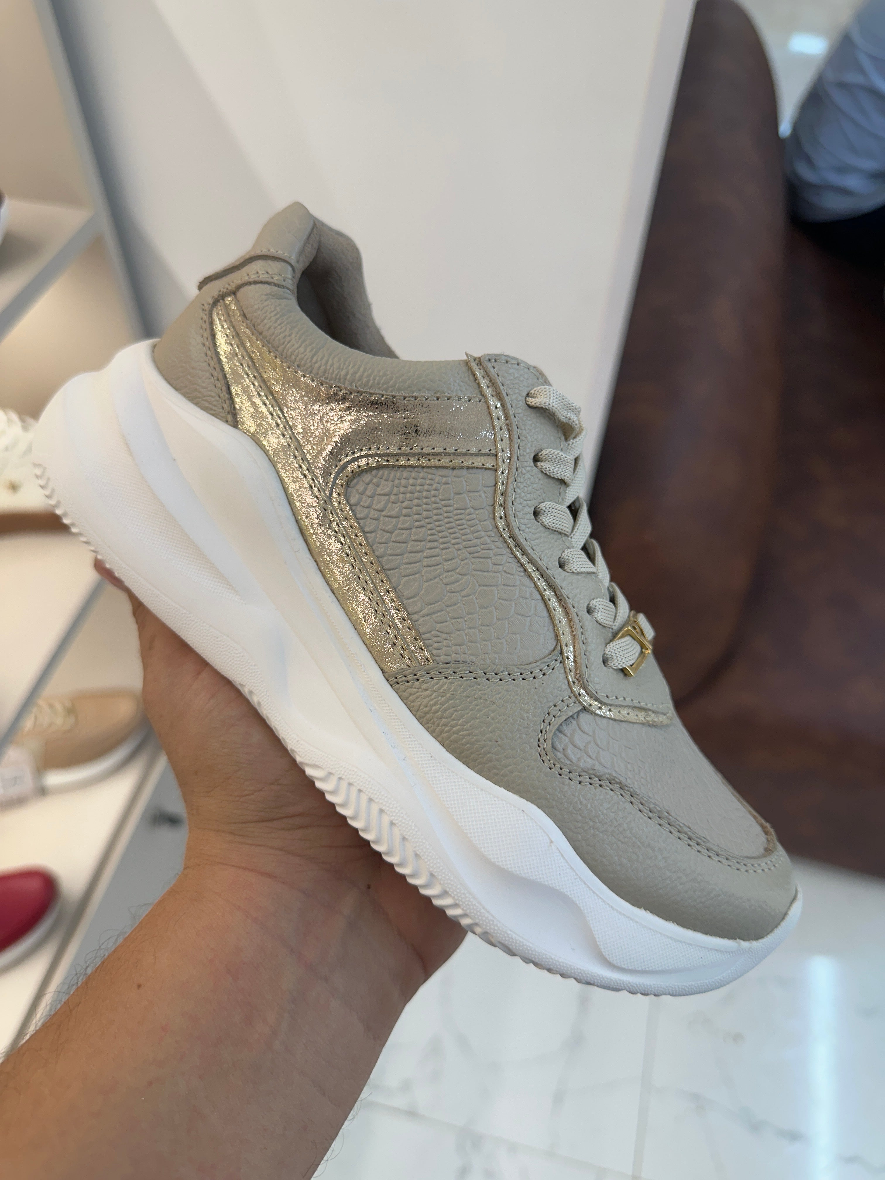 Tenis de cuero Romeo arena folia liz