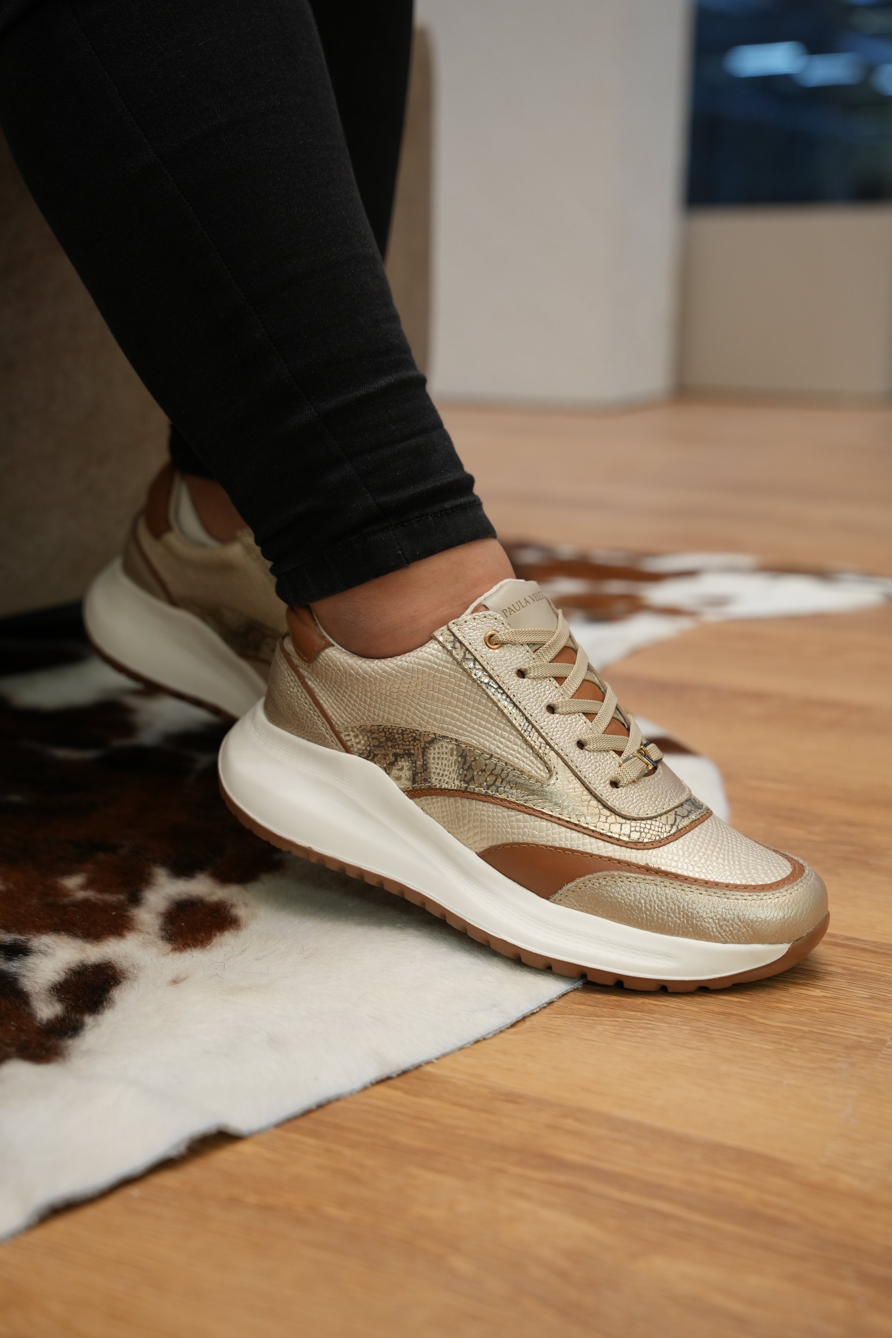 Tenis de cuero Bariloche champán folia