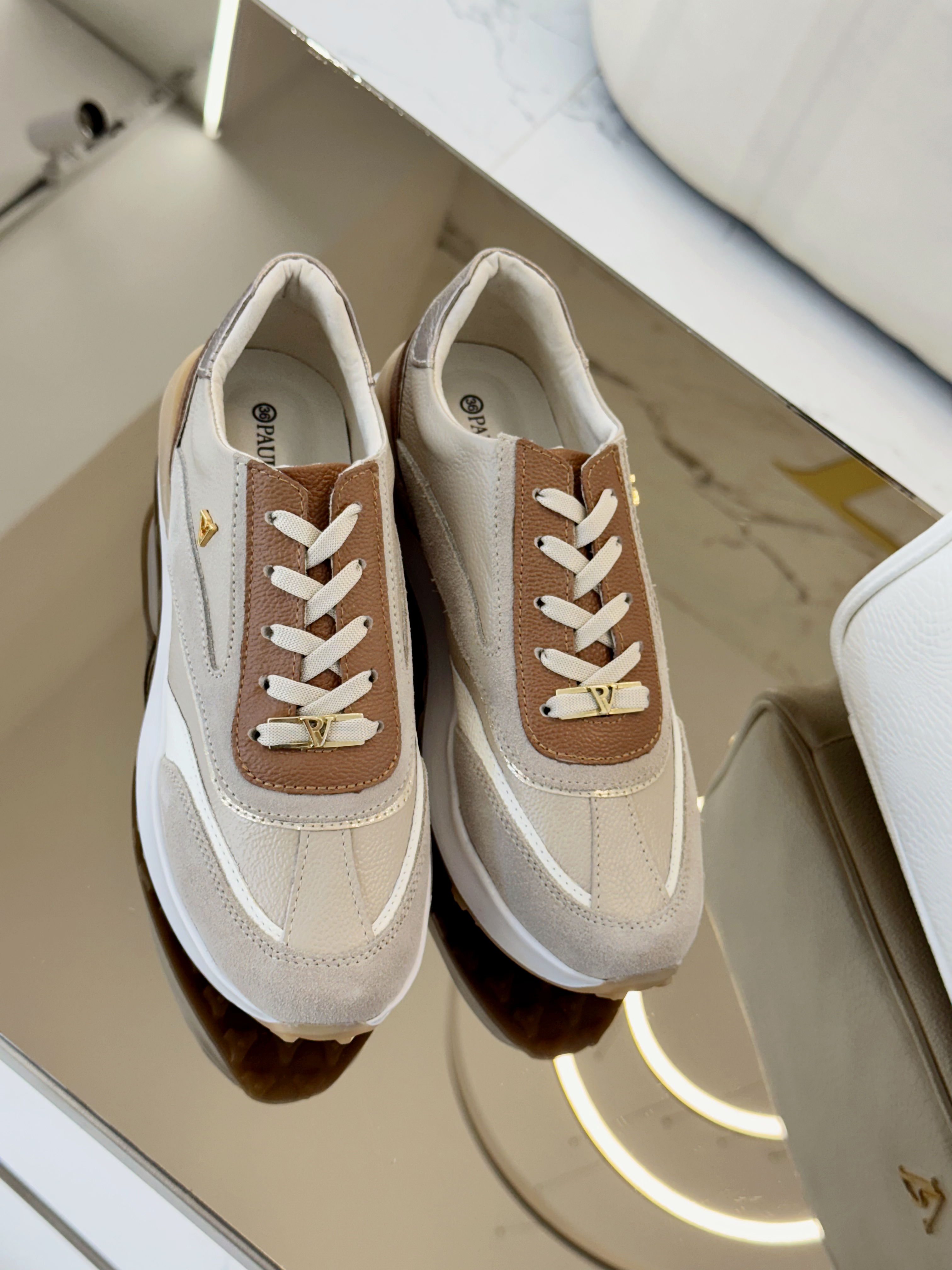 Bariloche Arena x miel tenis en cuero