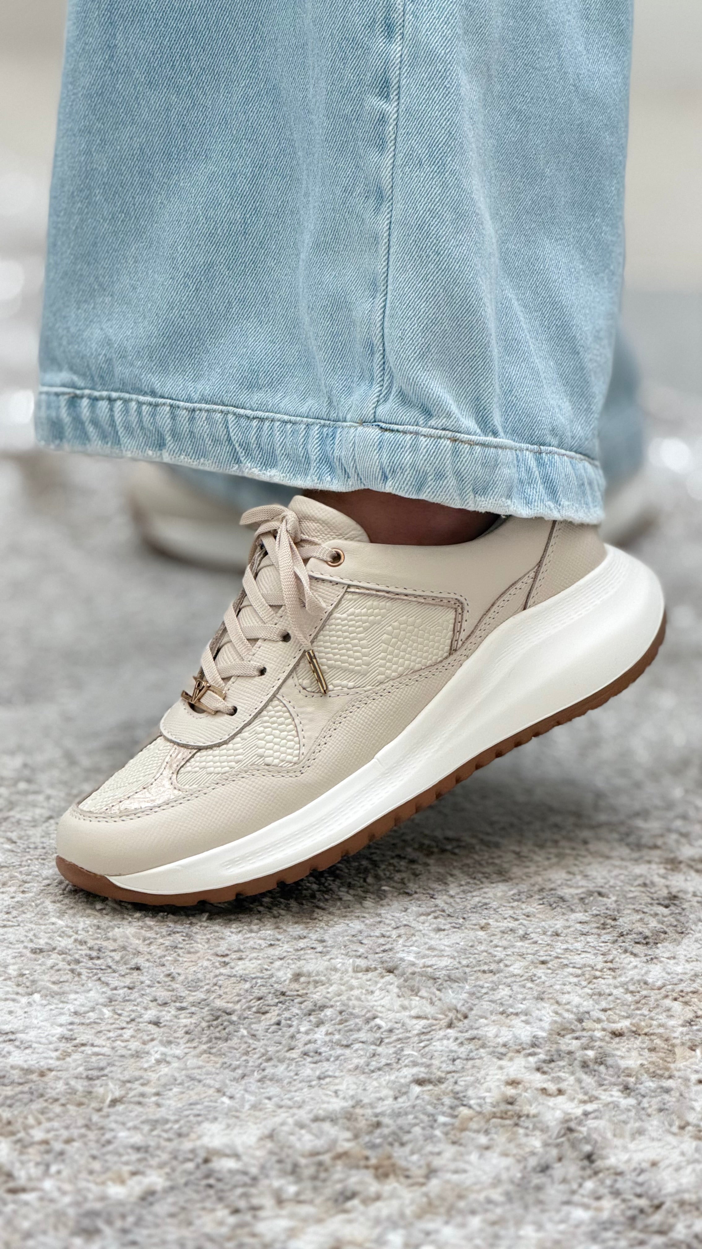 Luciana Arena Tenis en Cuero