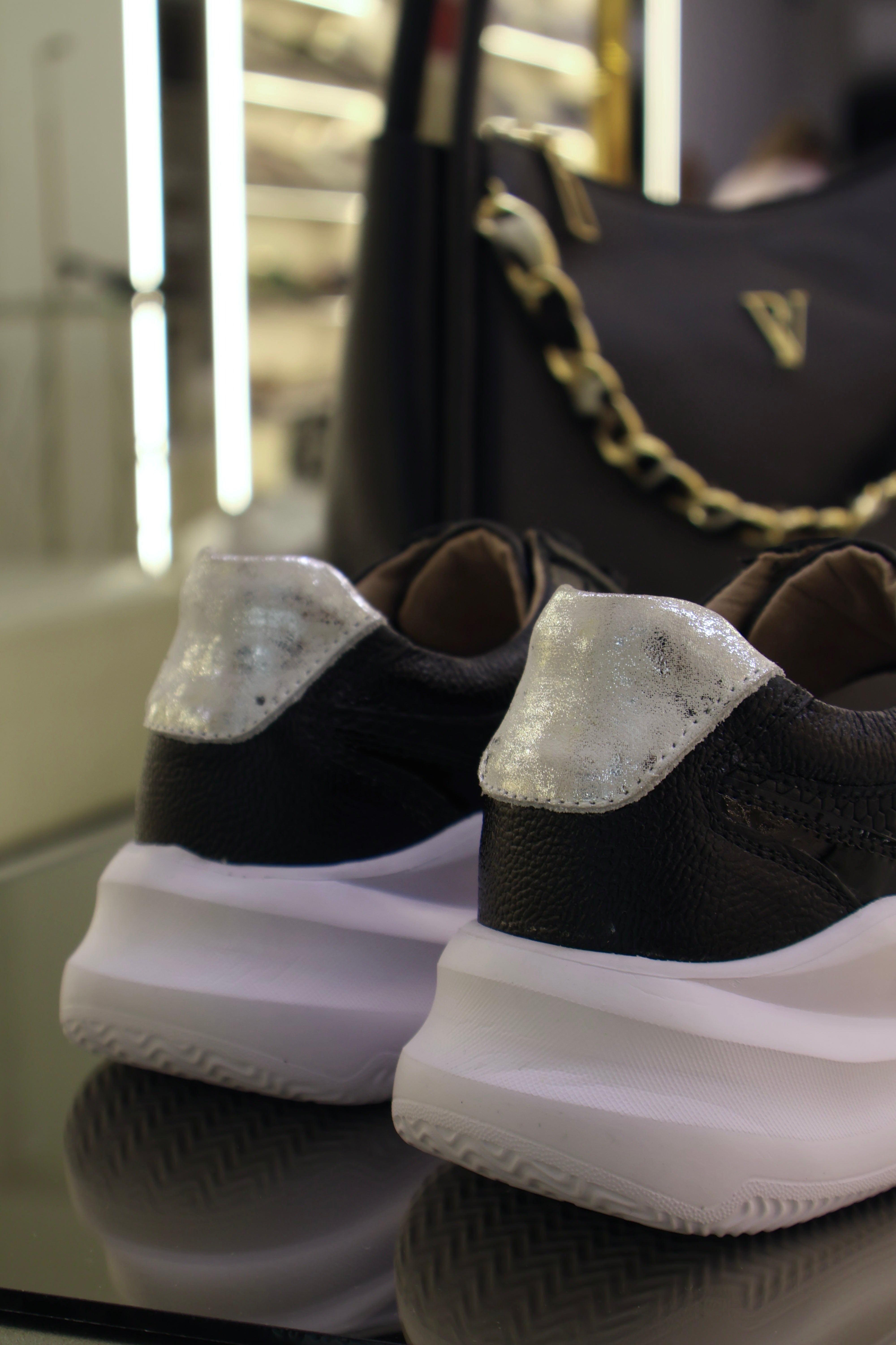 Tenis de cuero Romeo negro plata Liz