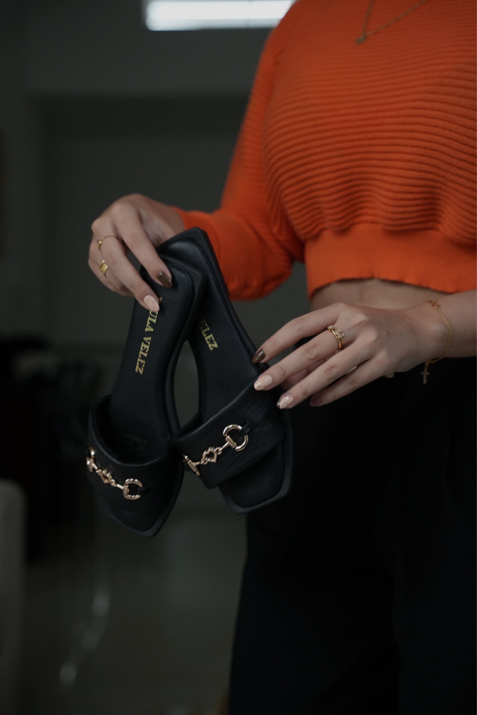 Sandalias MÍA en cuero negro