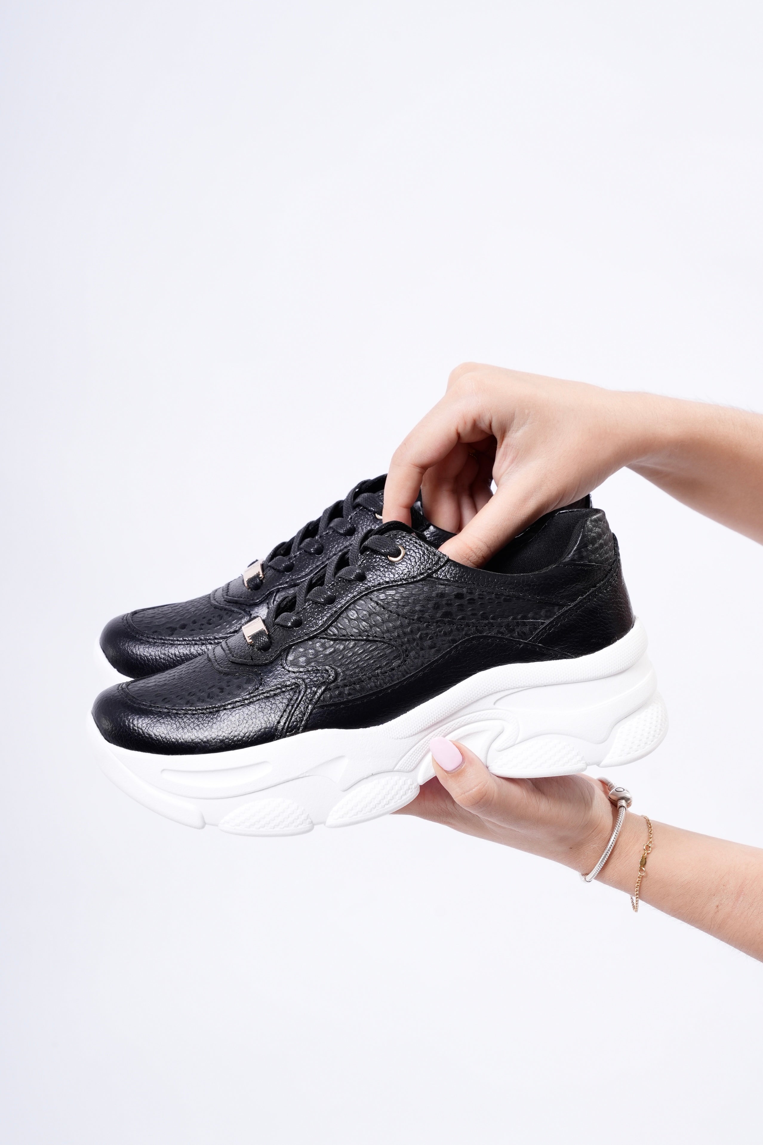 Tenis Samara Negro Hana en Cuero