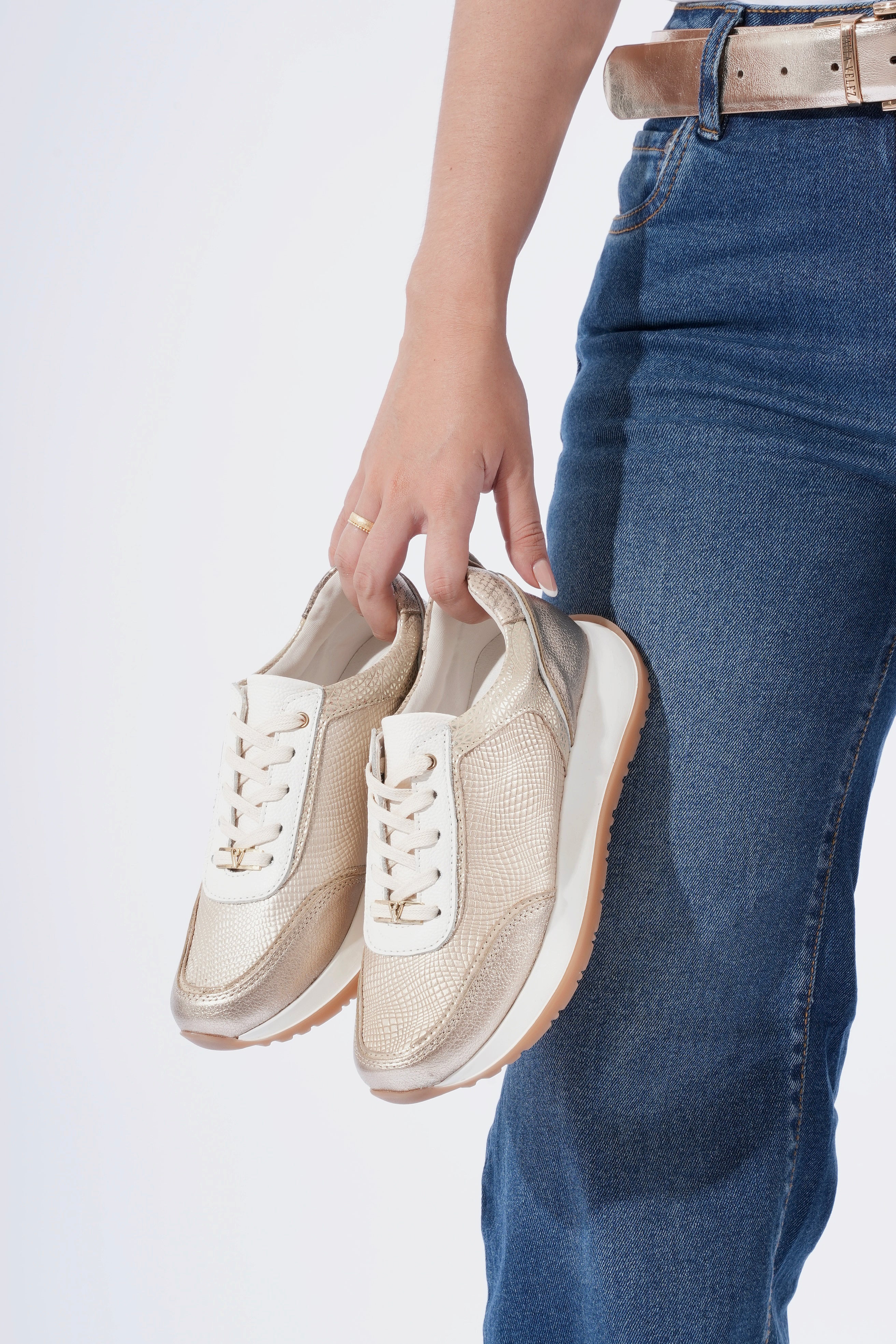 Origen Champan COACH Tenis en Cuero