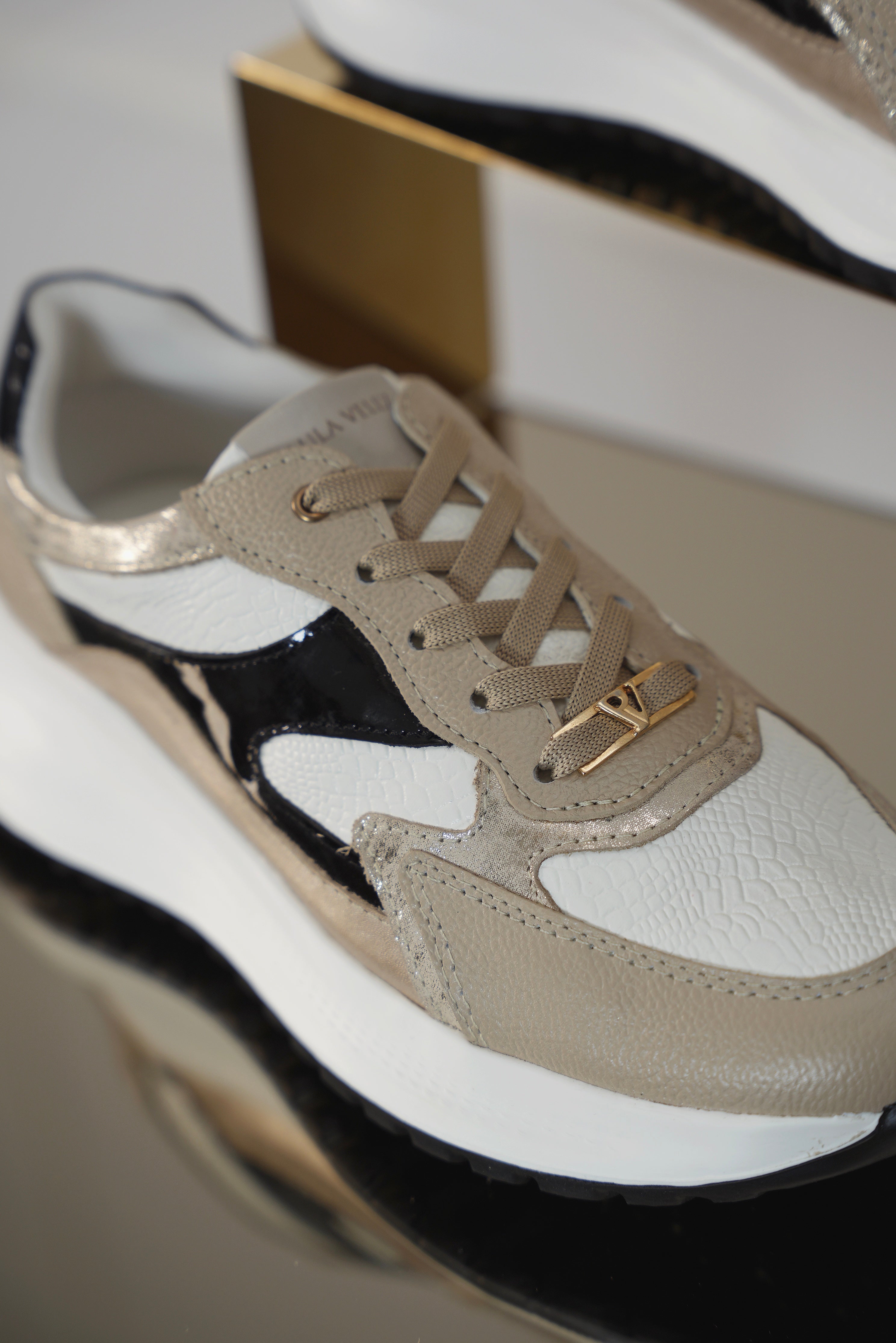 Tenis Samara Taupe Folia Charol