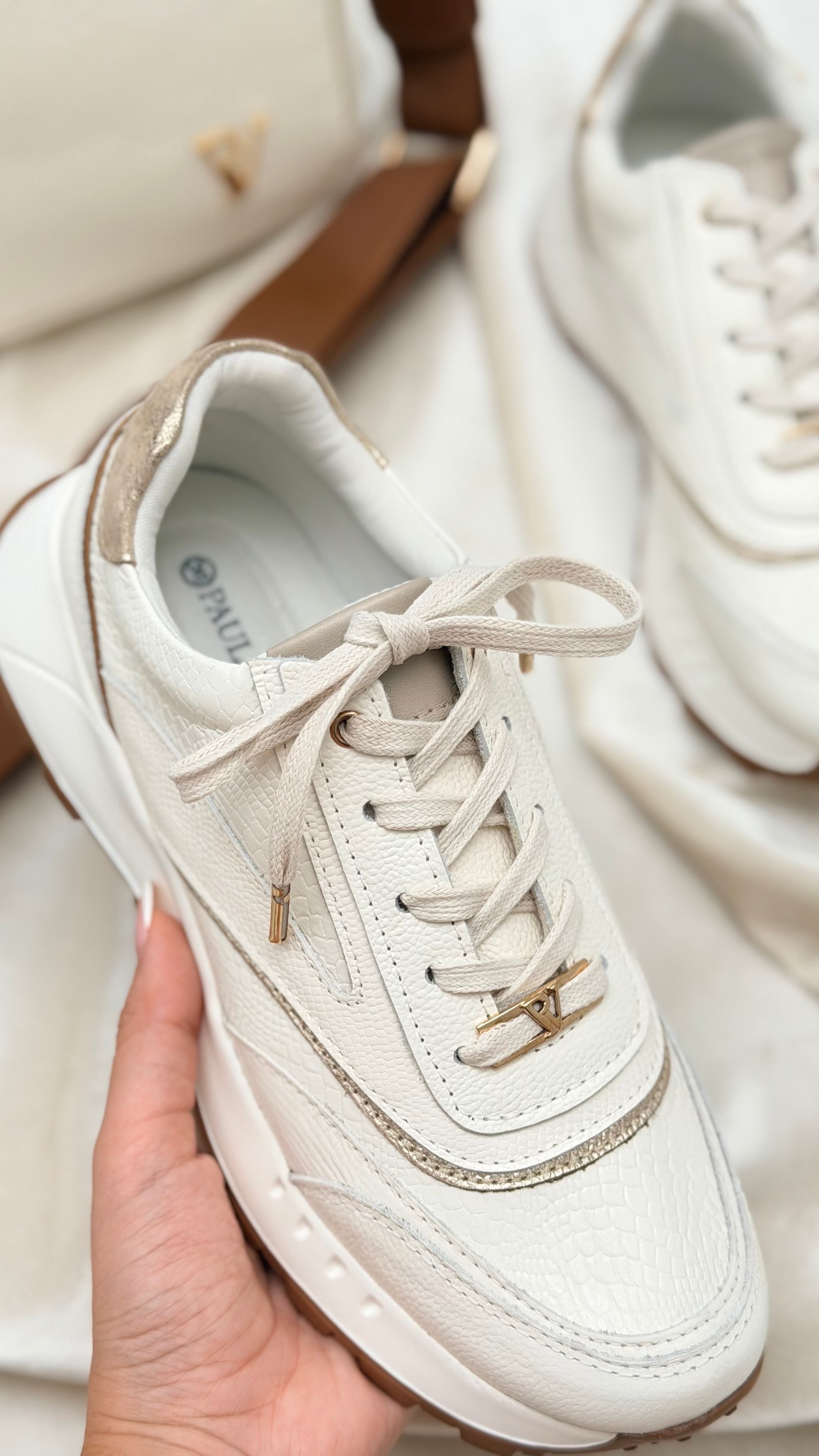 Tenis Bariloche Talco Miel Nadal en cuero