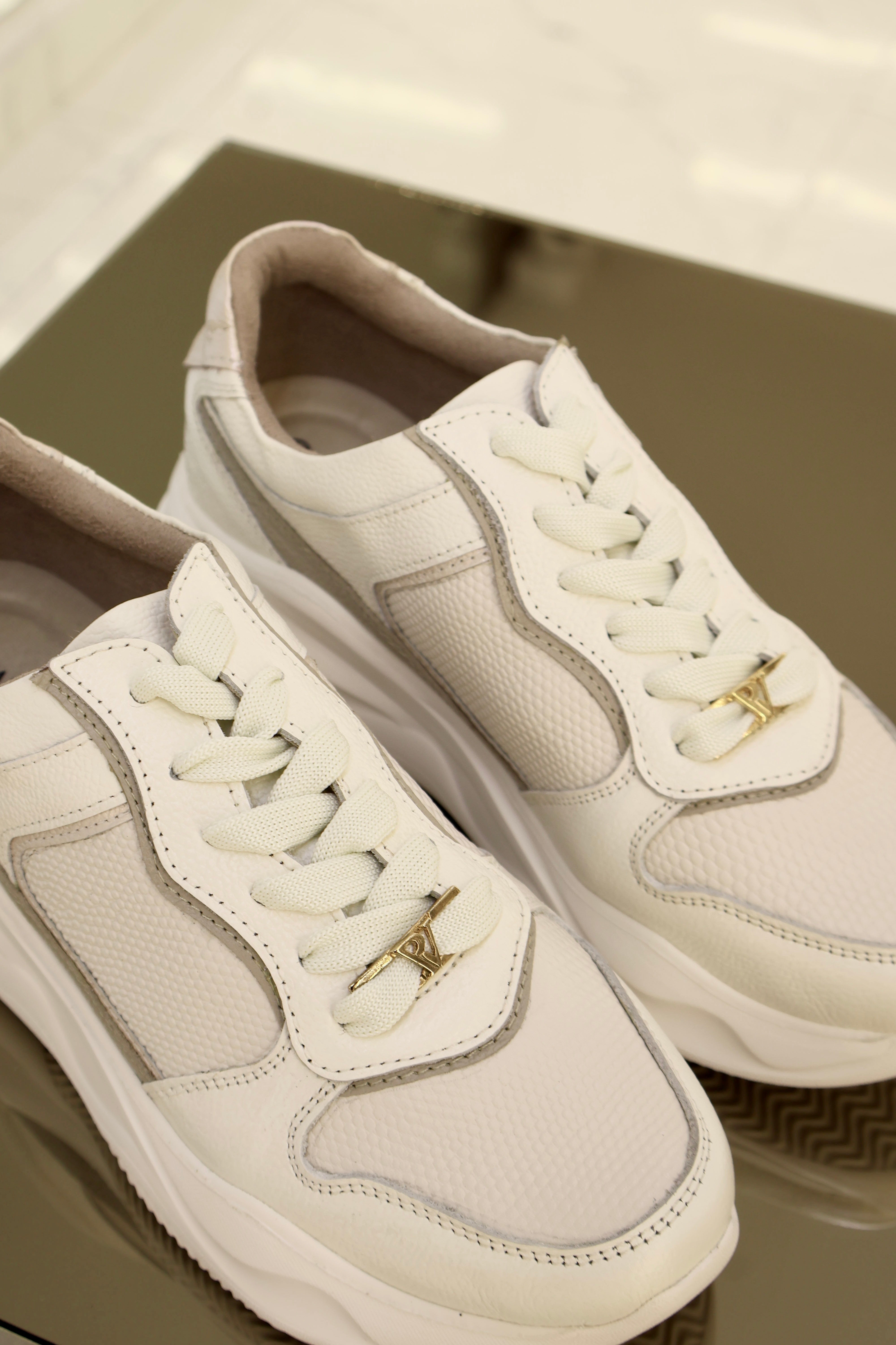 Tenis de cuero Romeo talco arena