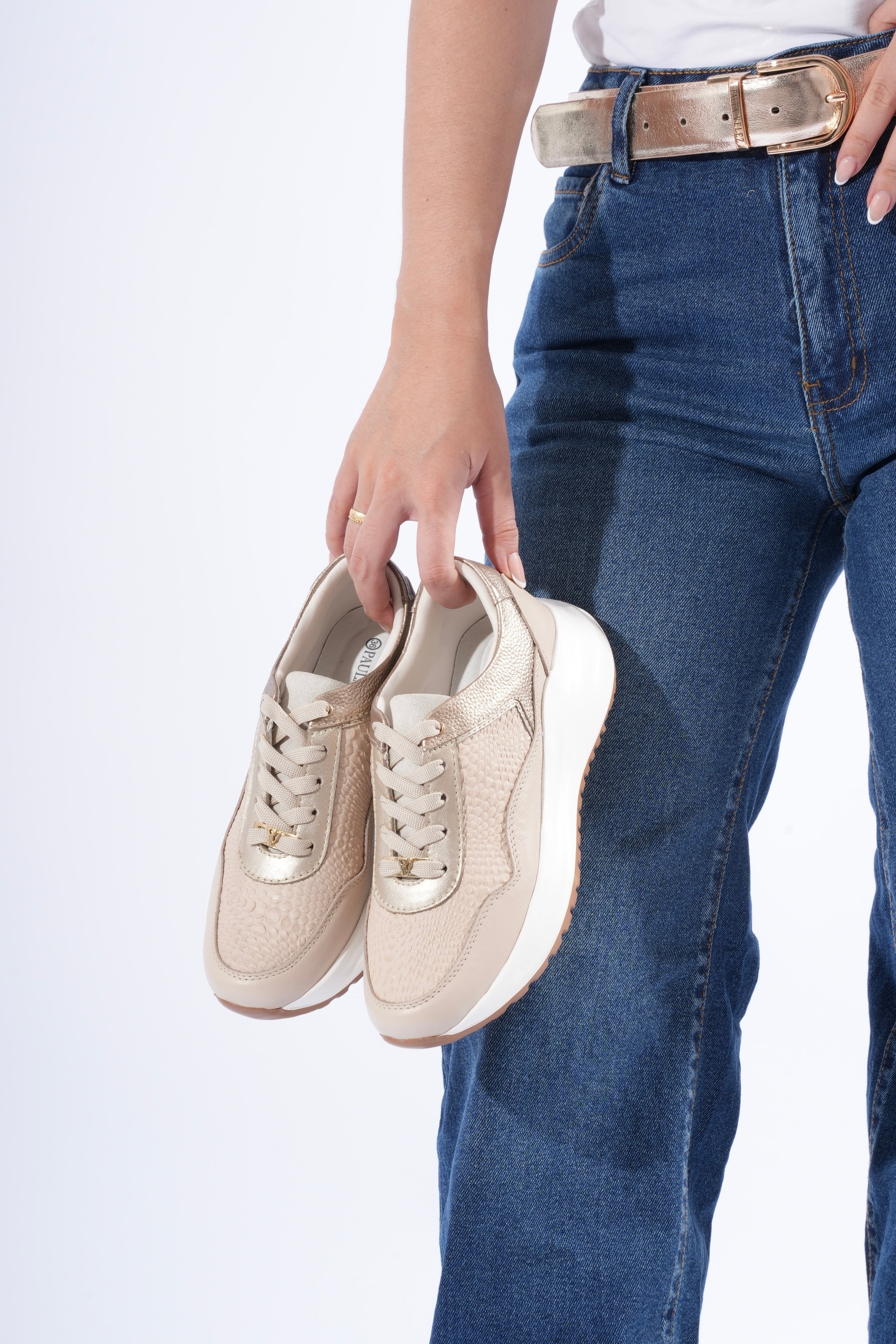 Luciana Taupe Arena Tenis en Cuero