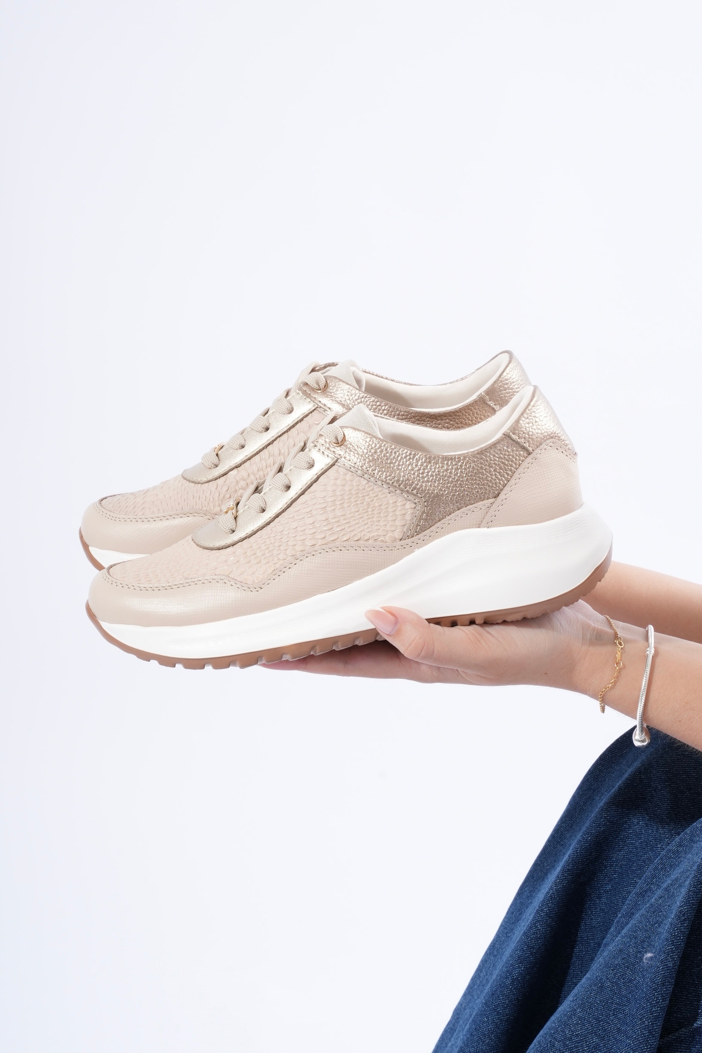 Luciana Taupe Arena Tenis en Cuero