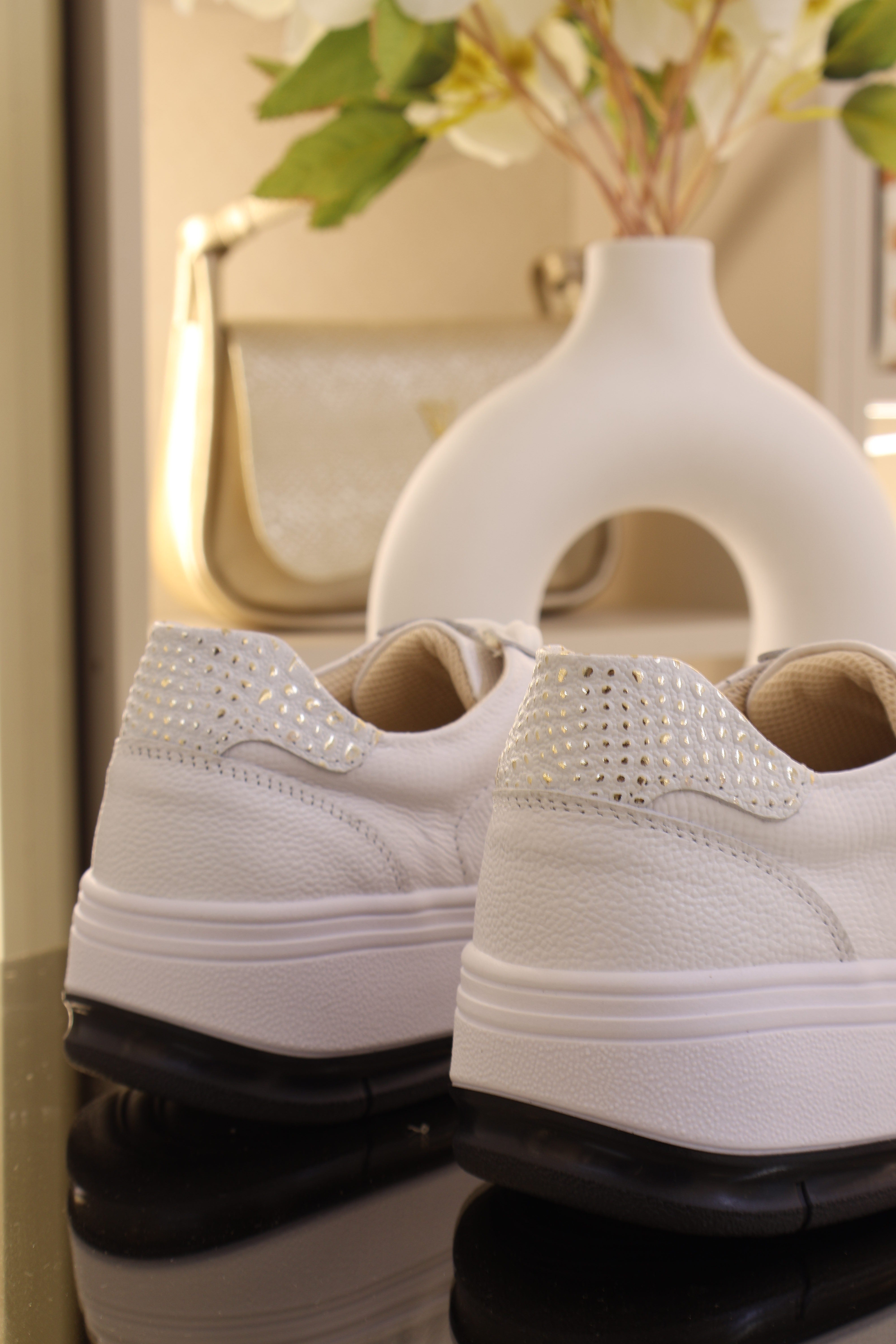 Tenis Aspen Blanco Oro en cuero