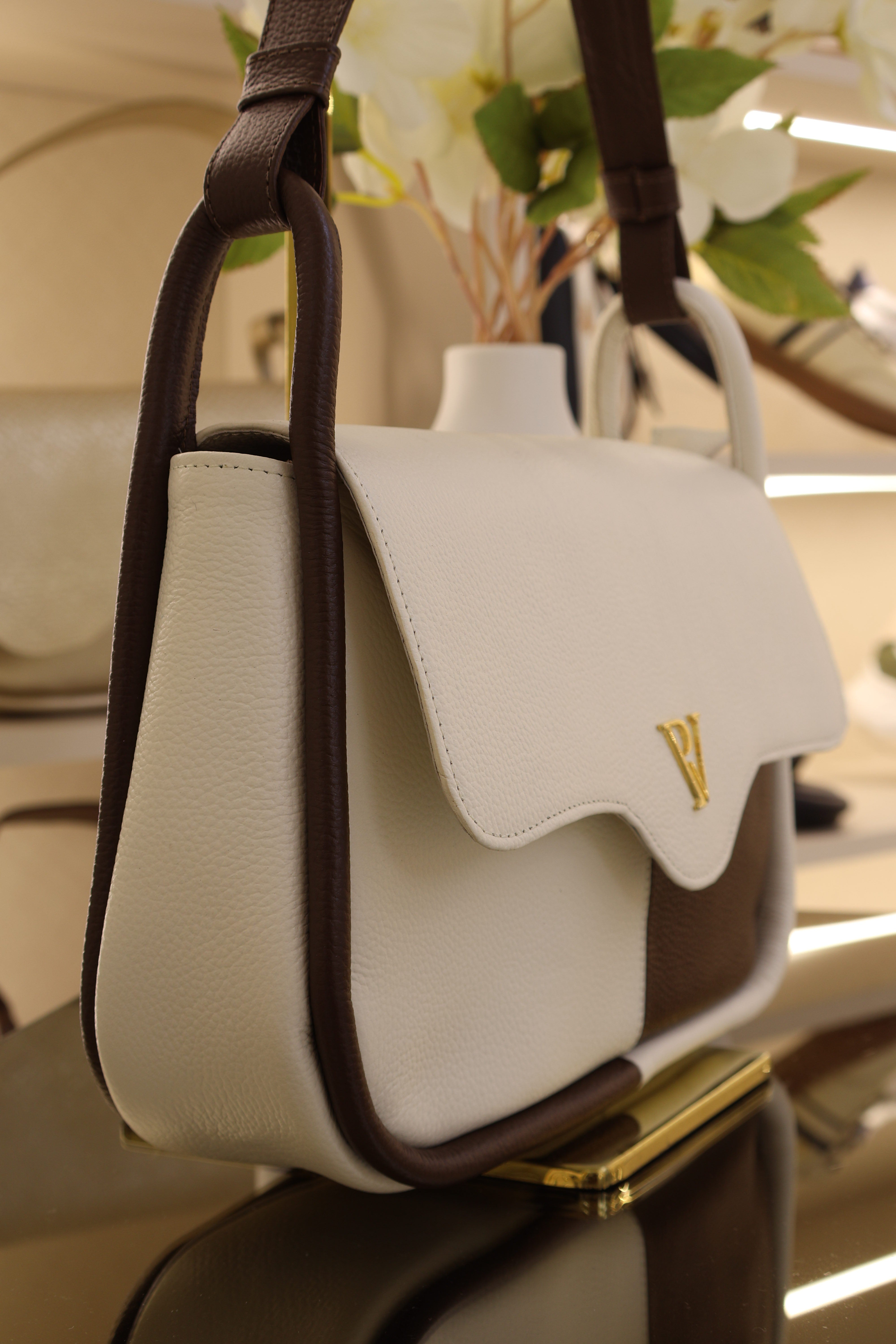 Bolso Anastasia Talco Cafe en cuero