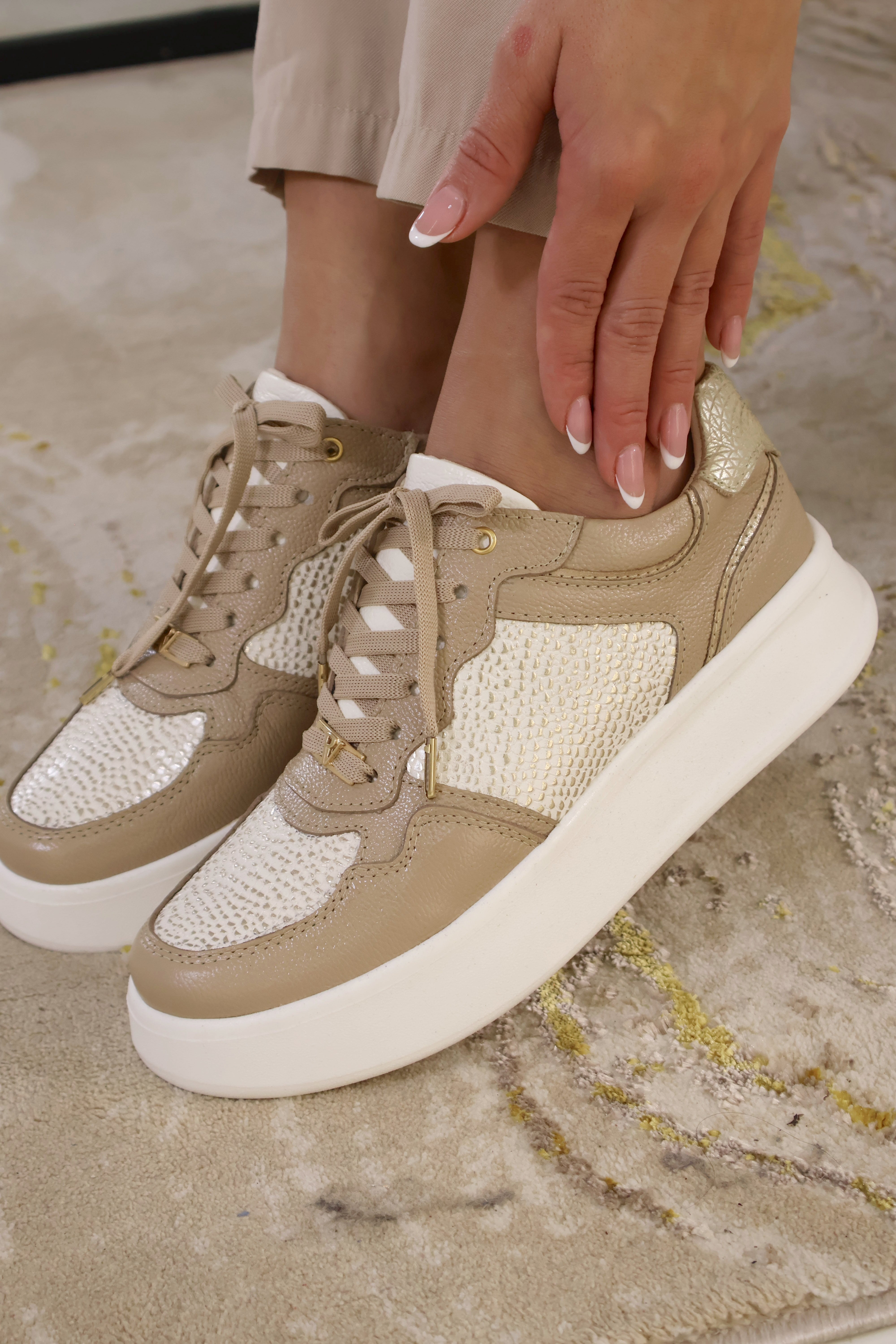 Tenis en cuero Paris Taupe Folia