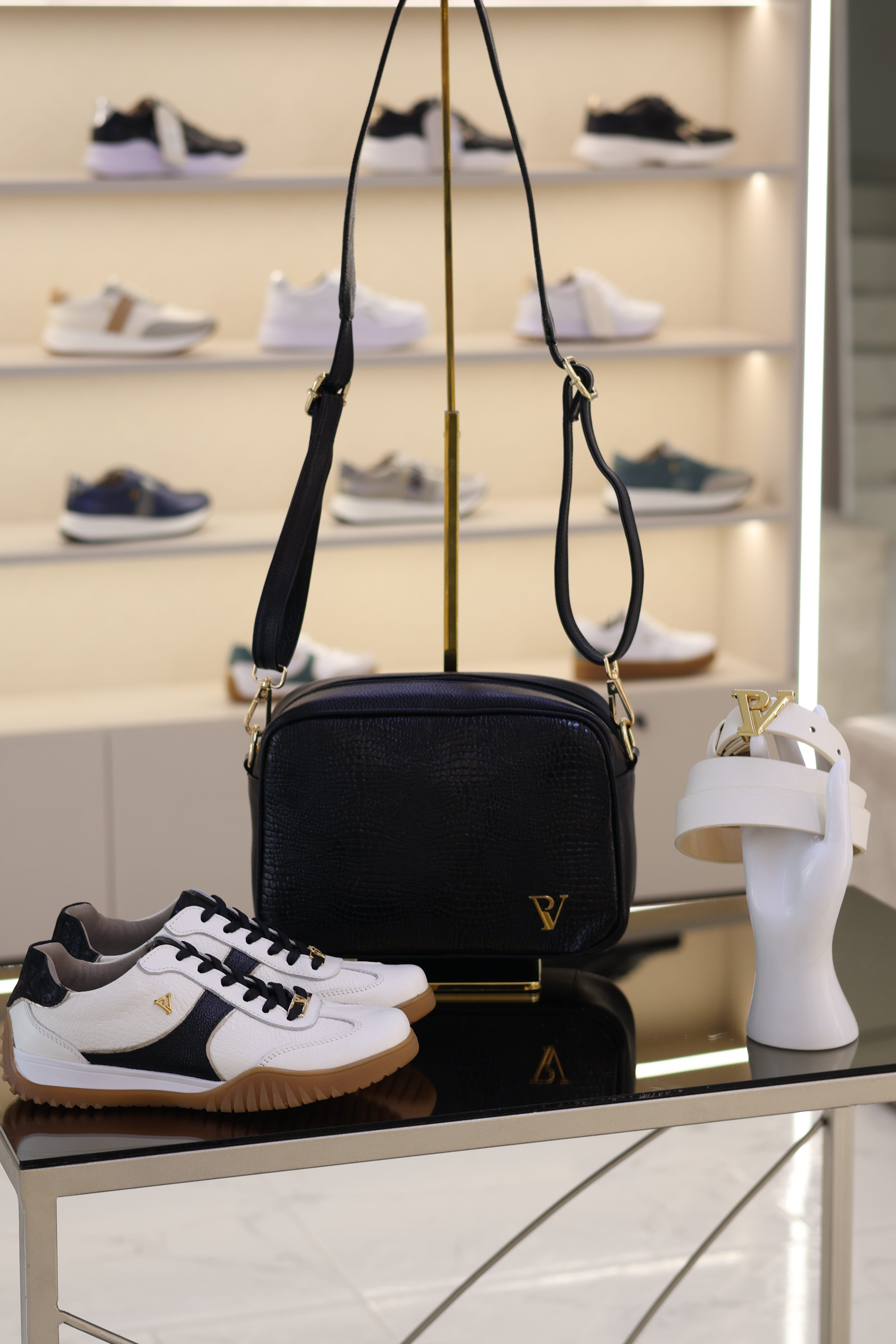Tenis Milan talco x negro en cuero