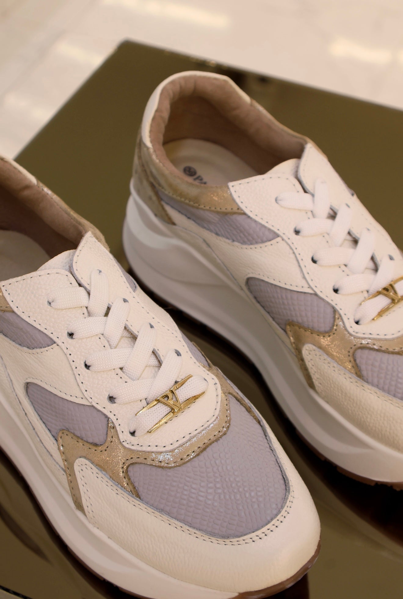 Tenis de cuero Samara talco baby blue Dakota