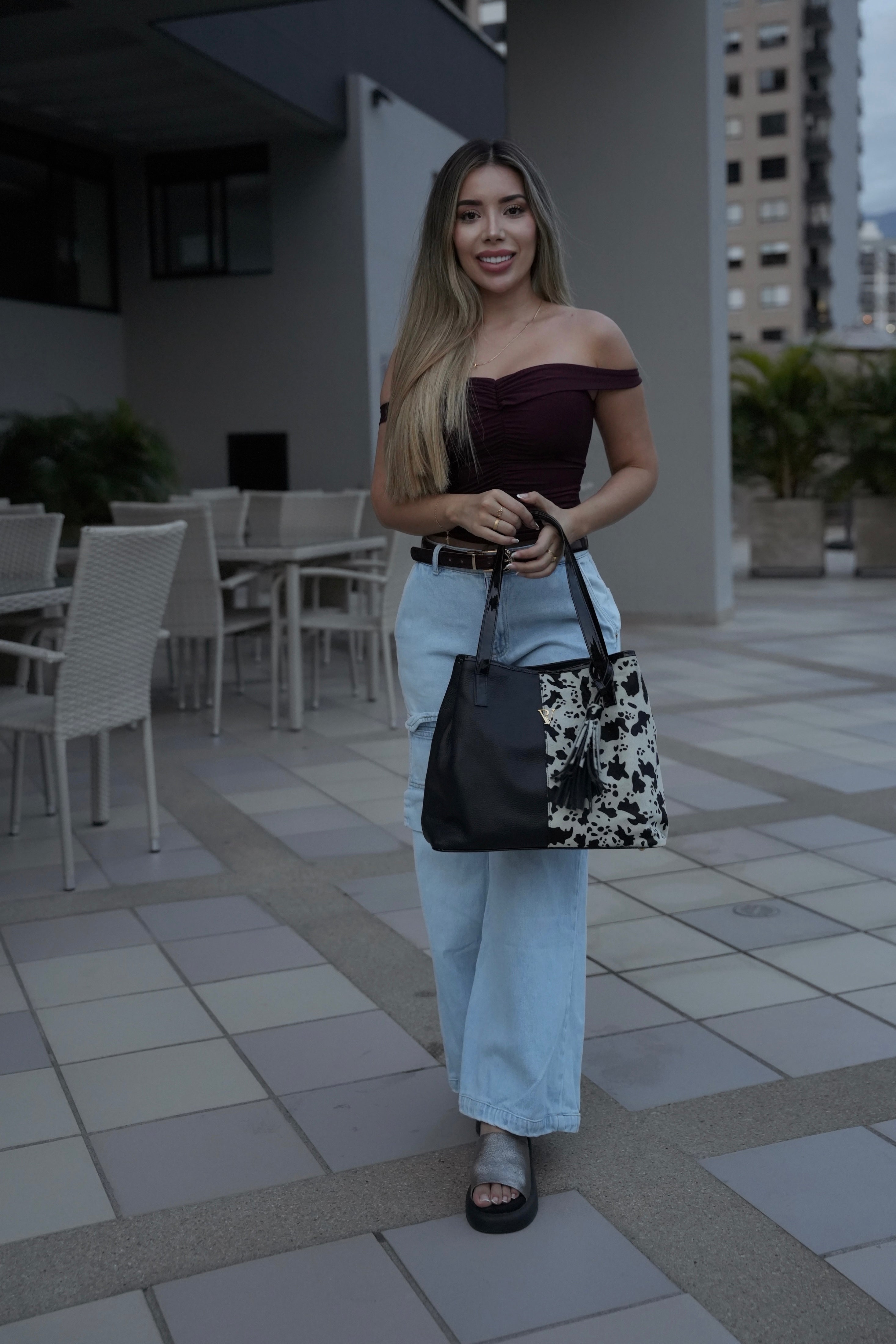 Bolso en cuero Mallorca negro folia animal