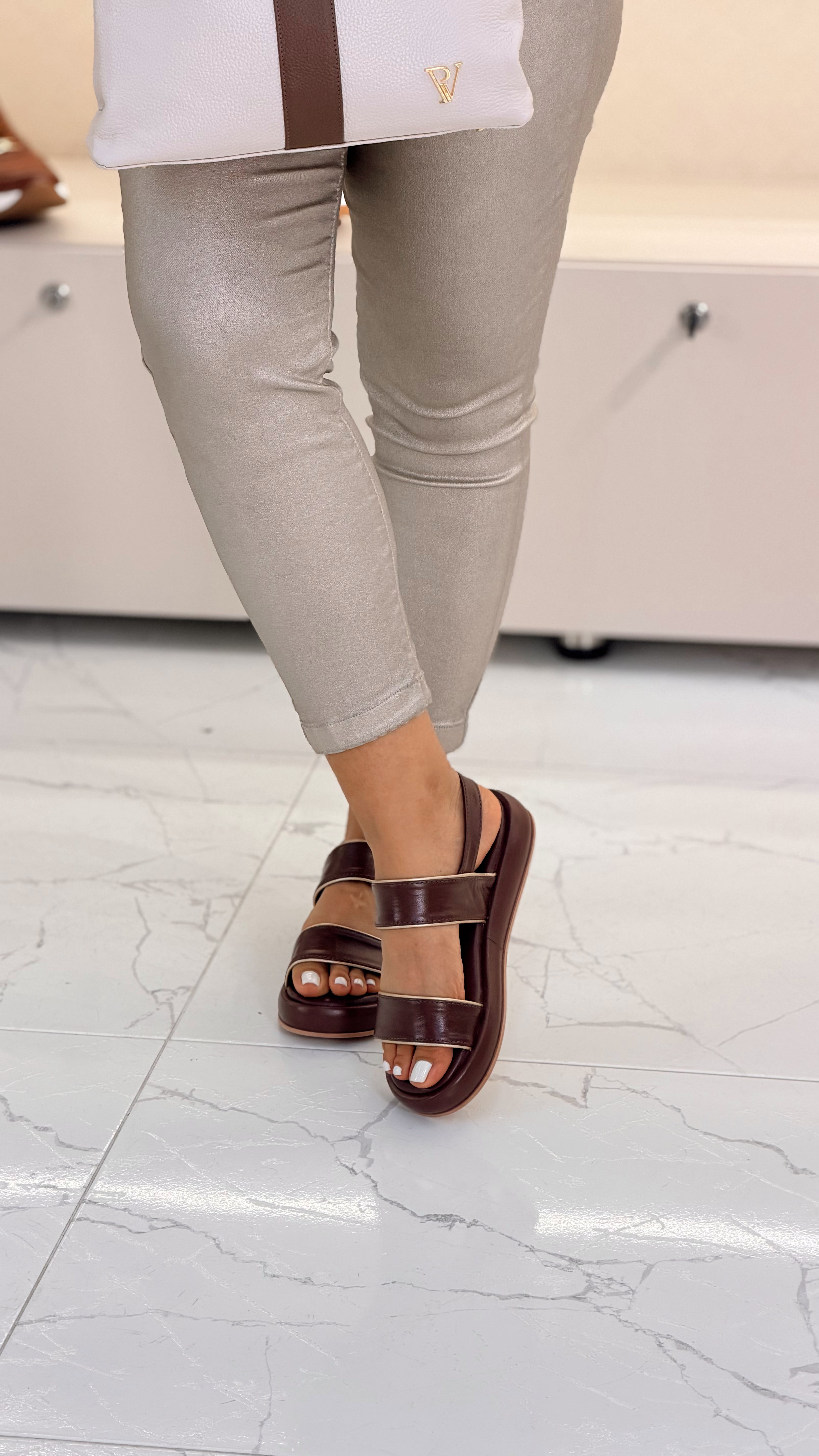 Sandalias Dalia en cuero Café