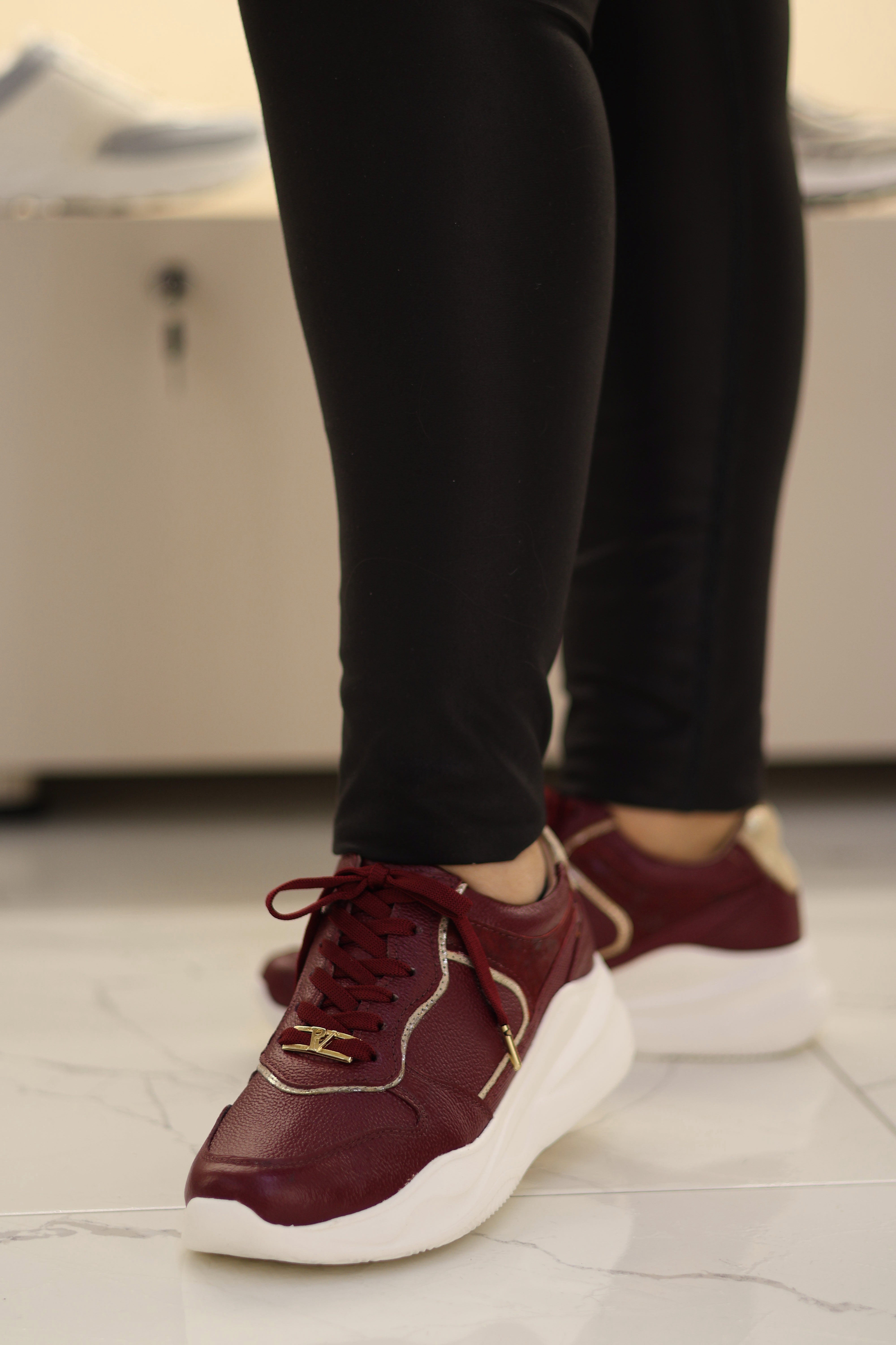 Tenis de cuero Romeo vino