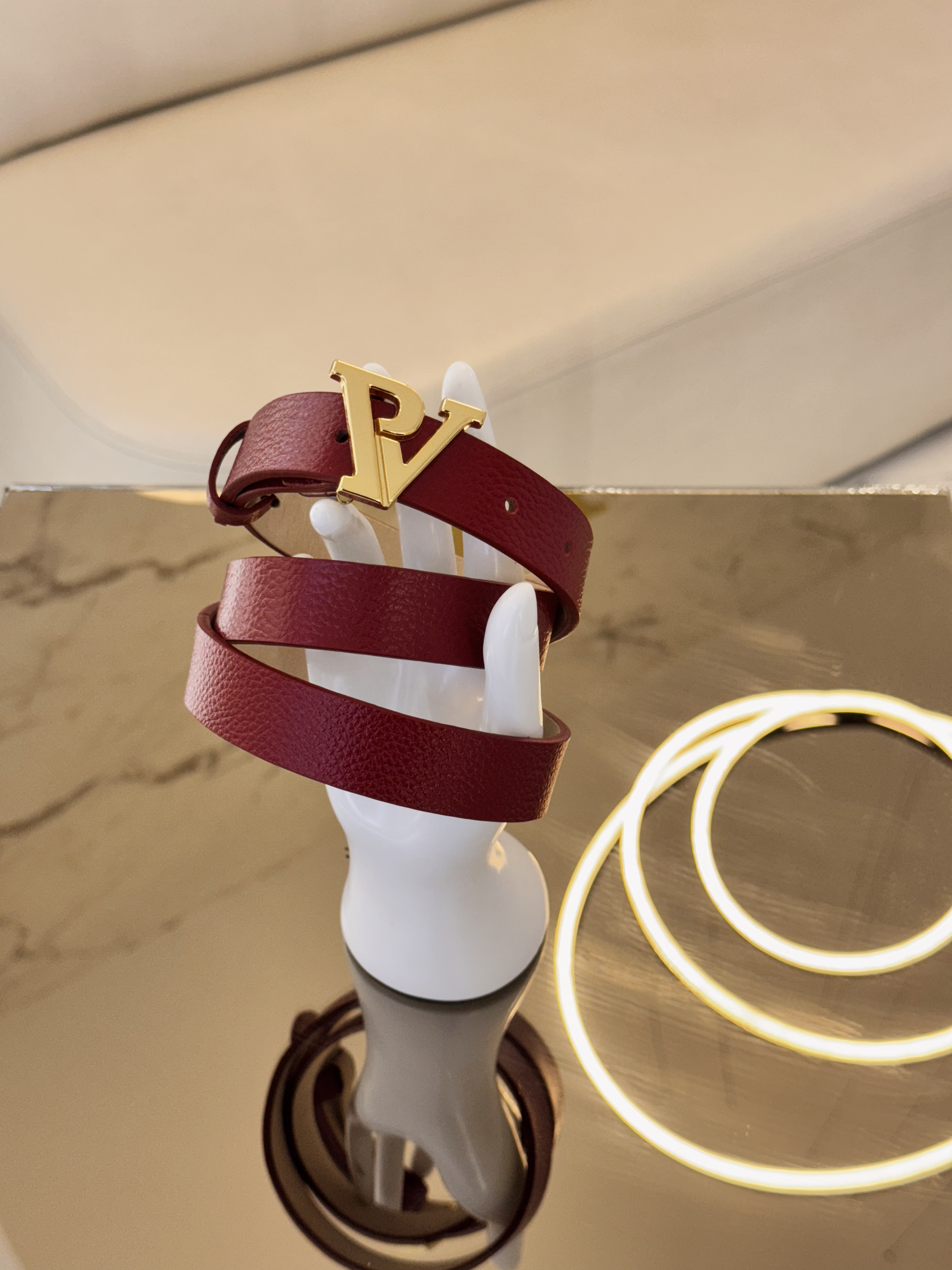 CINTURON ROJO EN CUERO