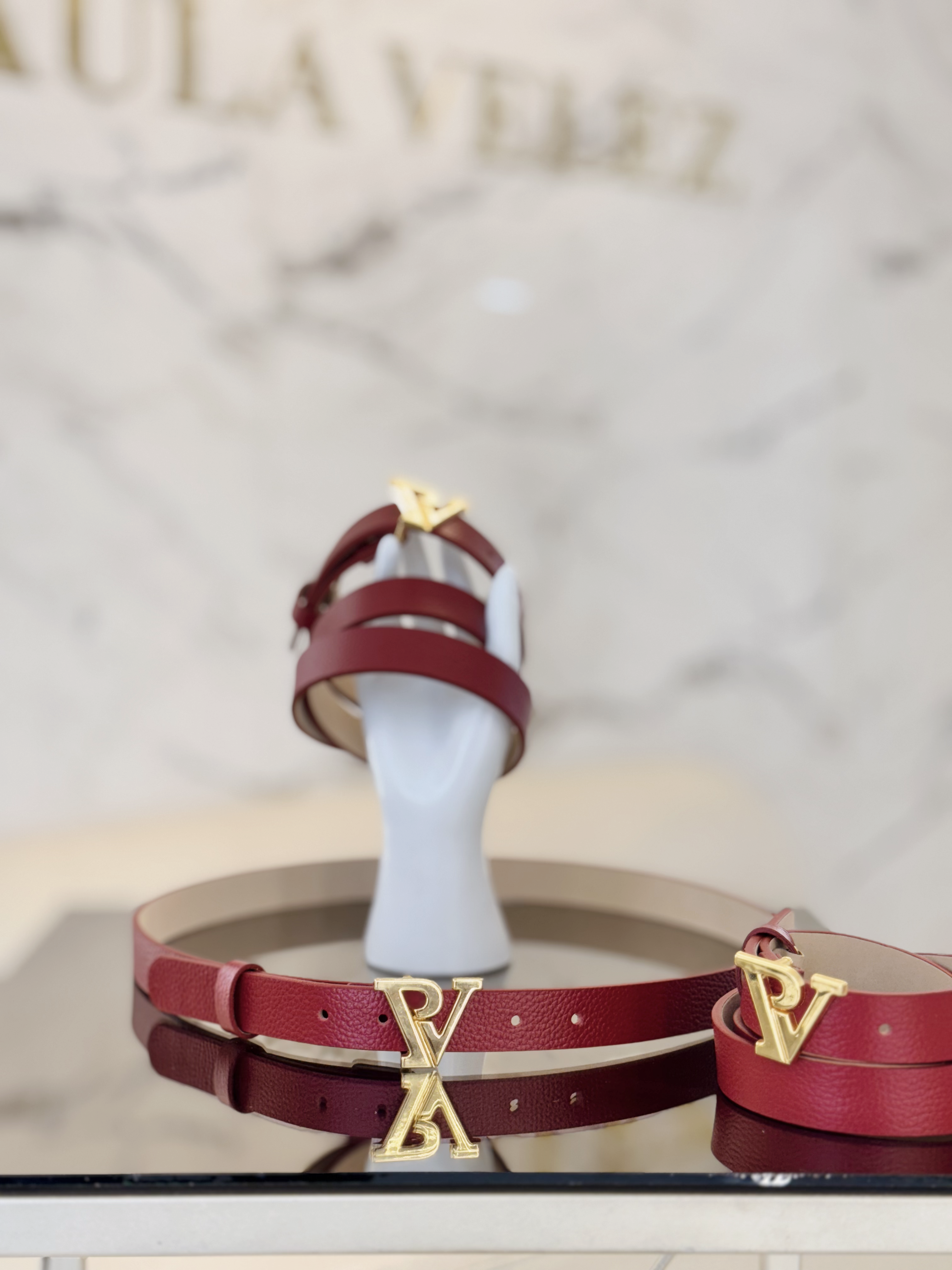 CINTURON ROJO EN CUERO