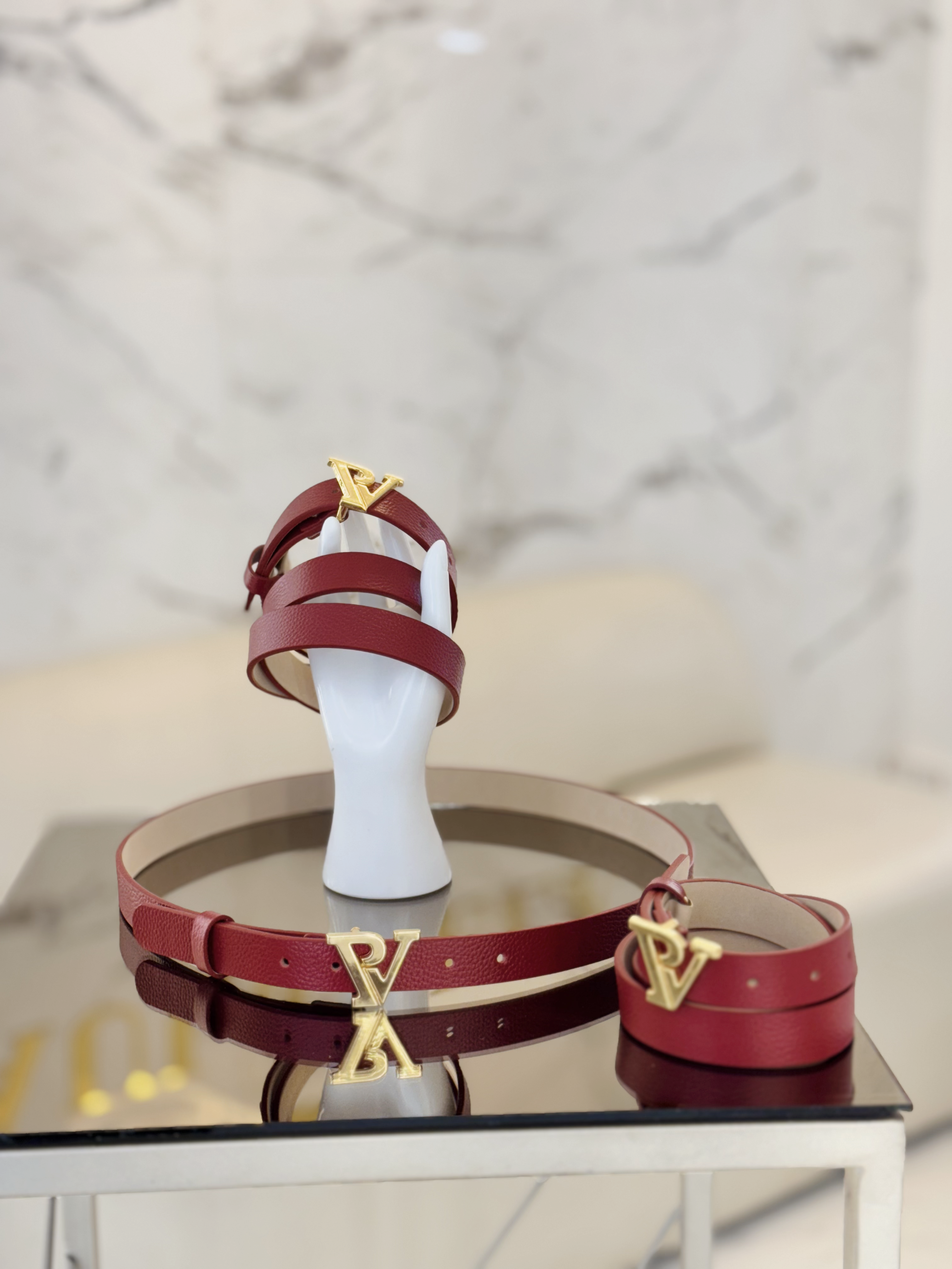 CINTURON ROJO EN CUERO