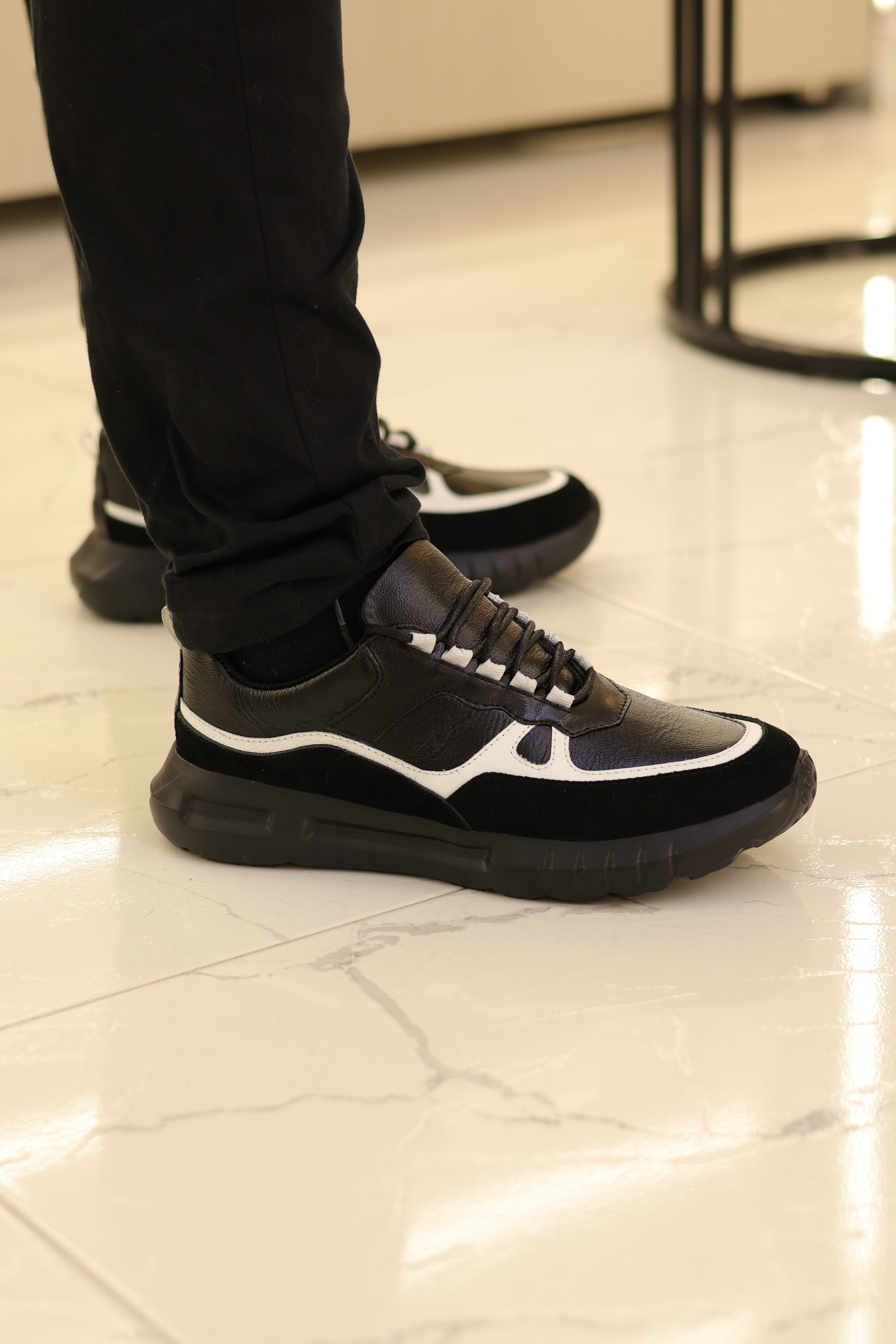 Tenis Román Negro X Blanco