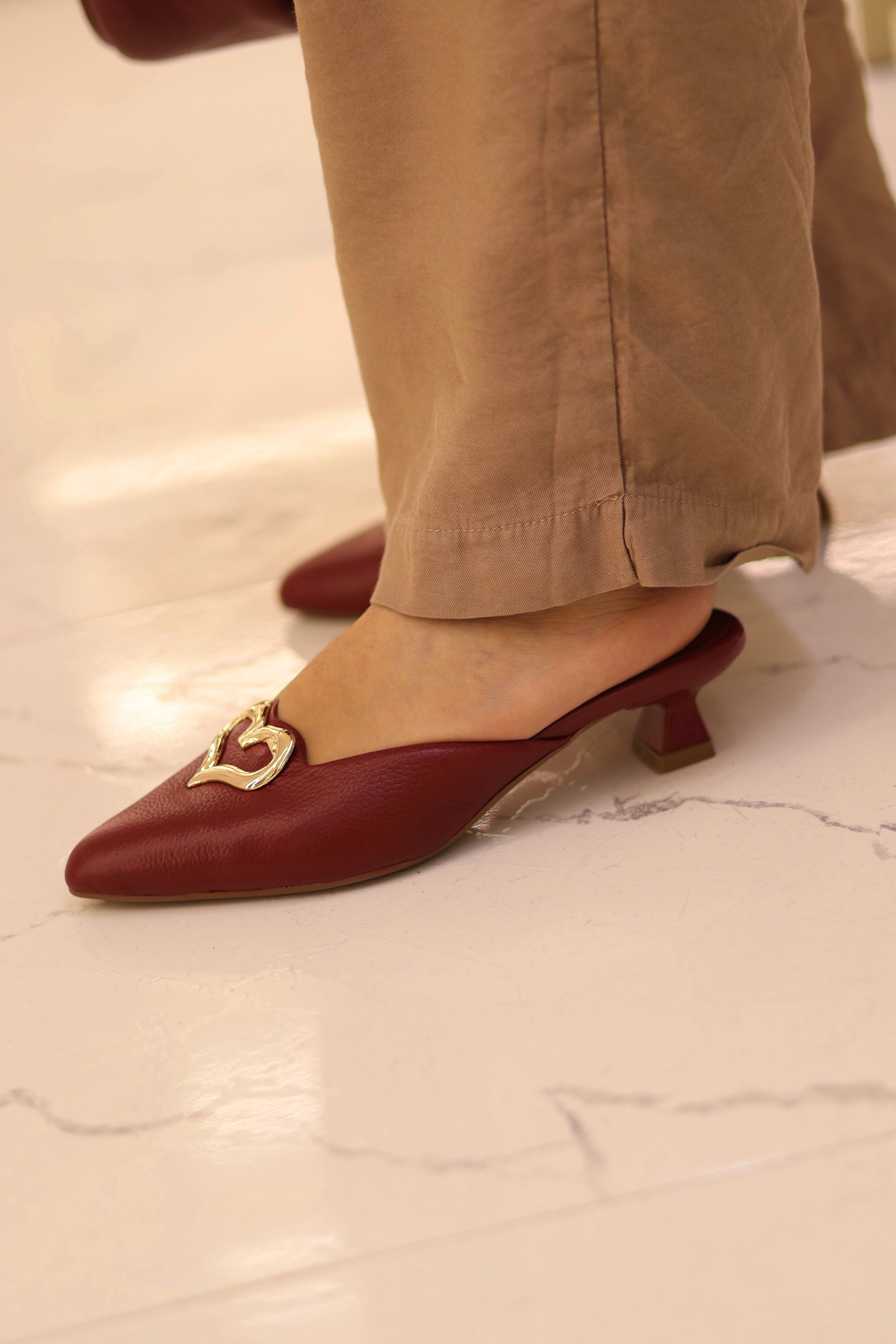 Tacón Elegance en cuero Vino