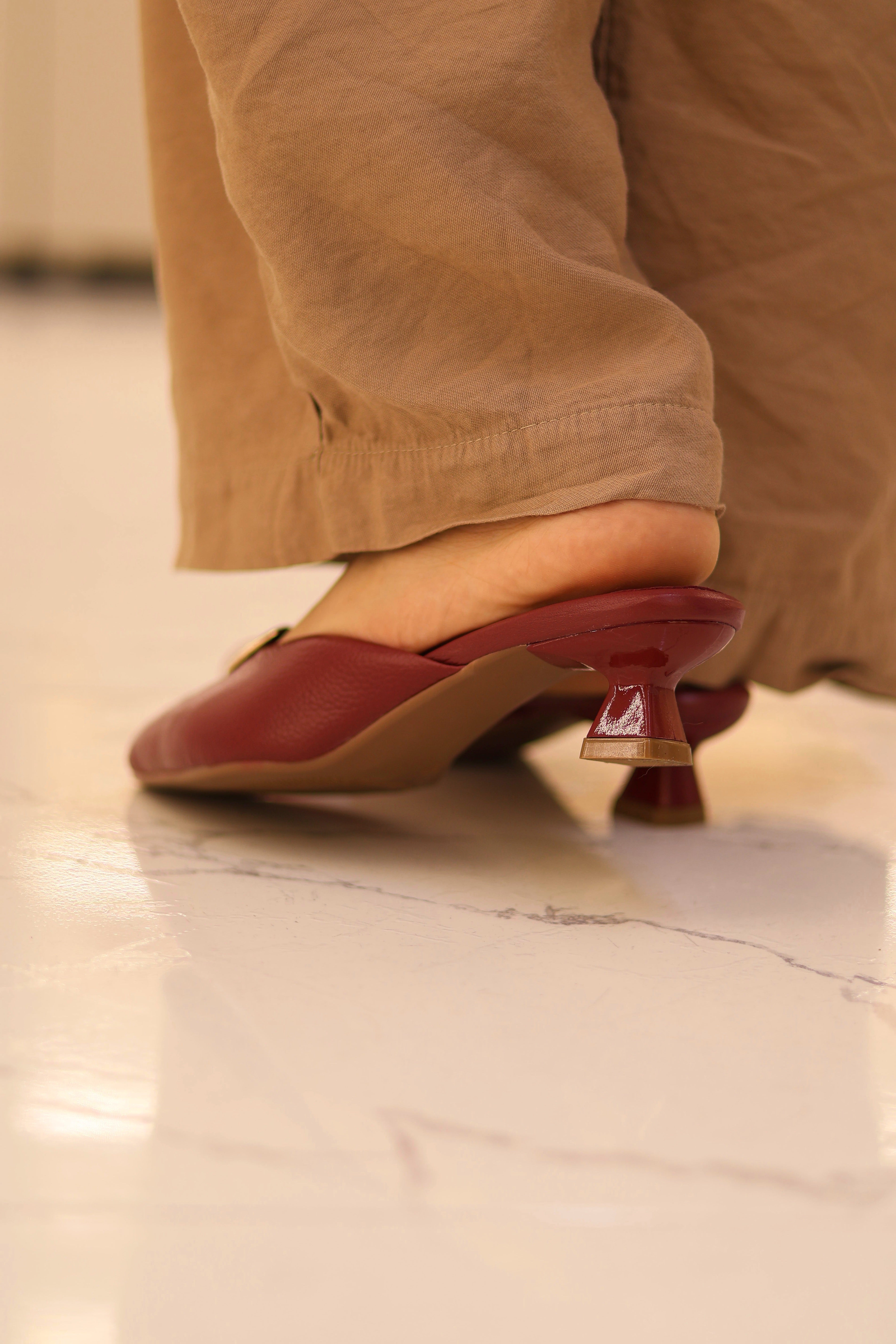 Tacón Elegance en cuero Vino