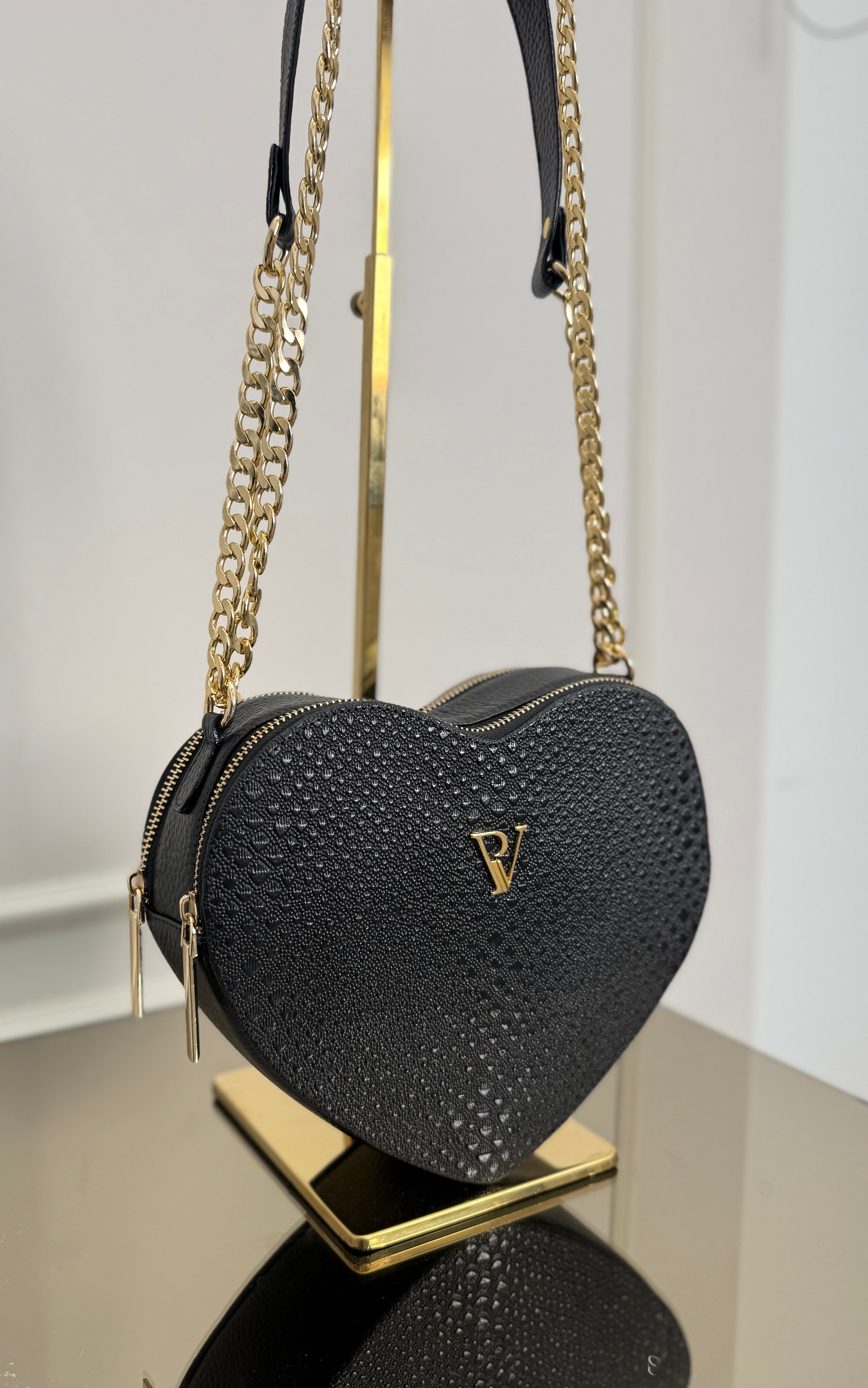 Bolso Corazón Negro en Cuero