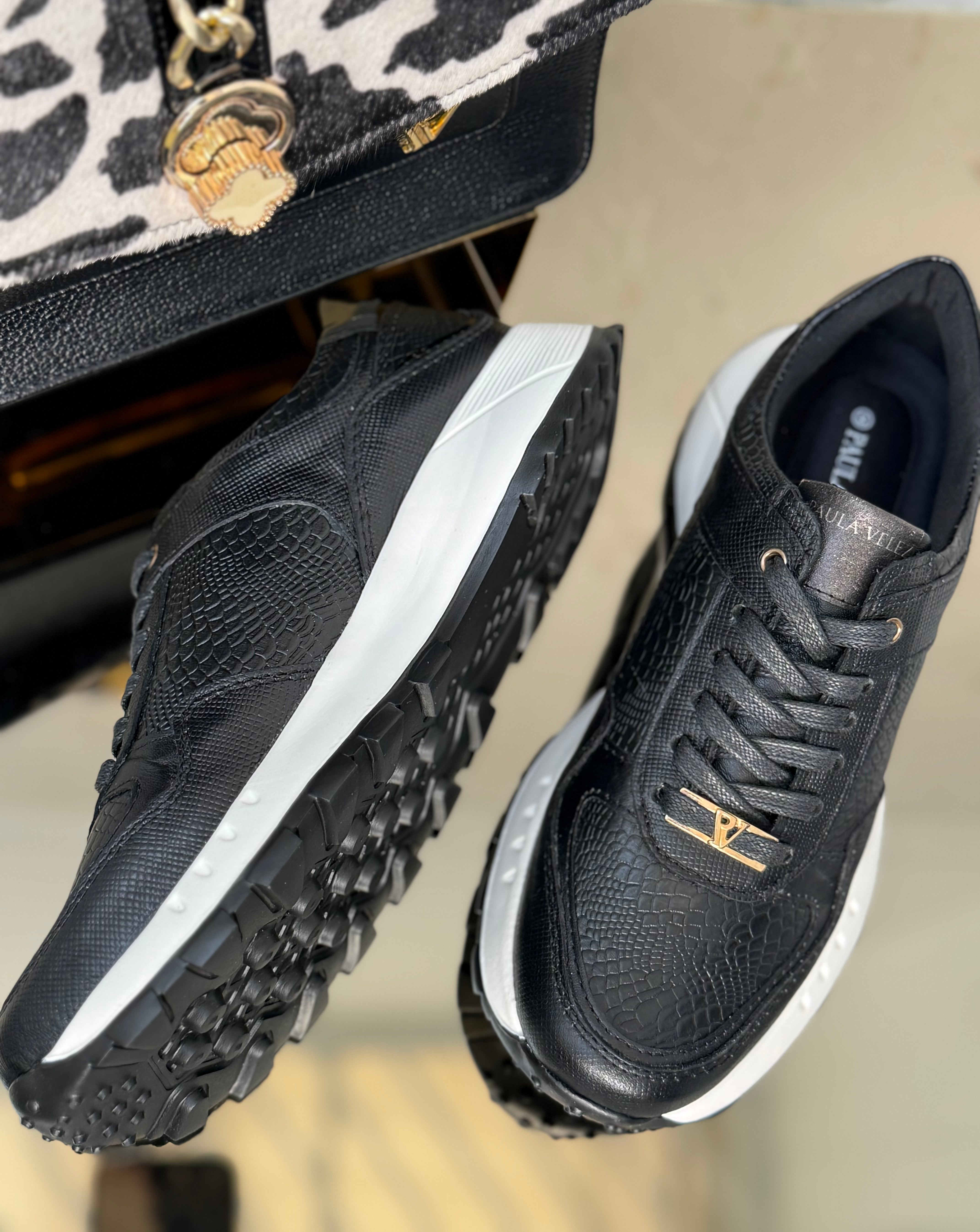 Tenis Denver Negro Charol Nadal