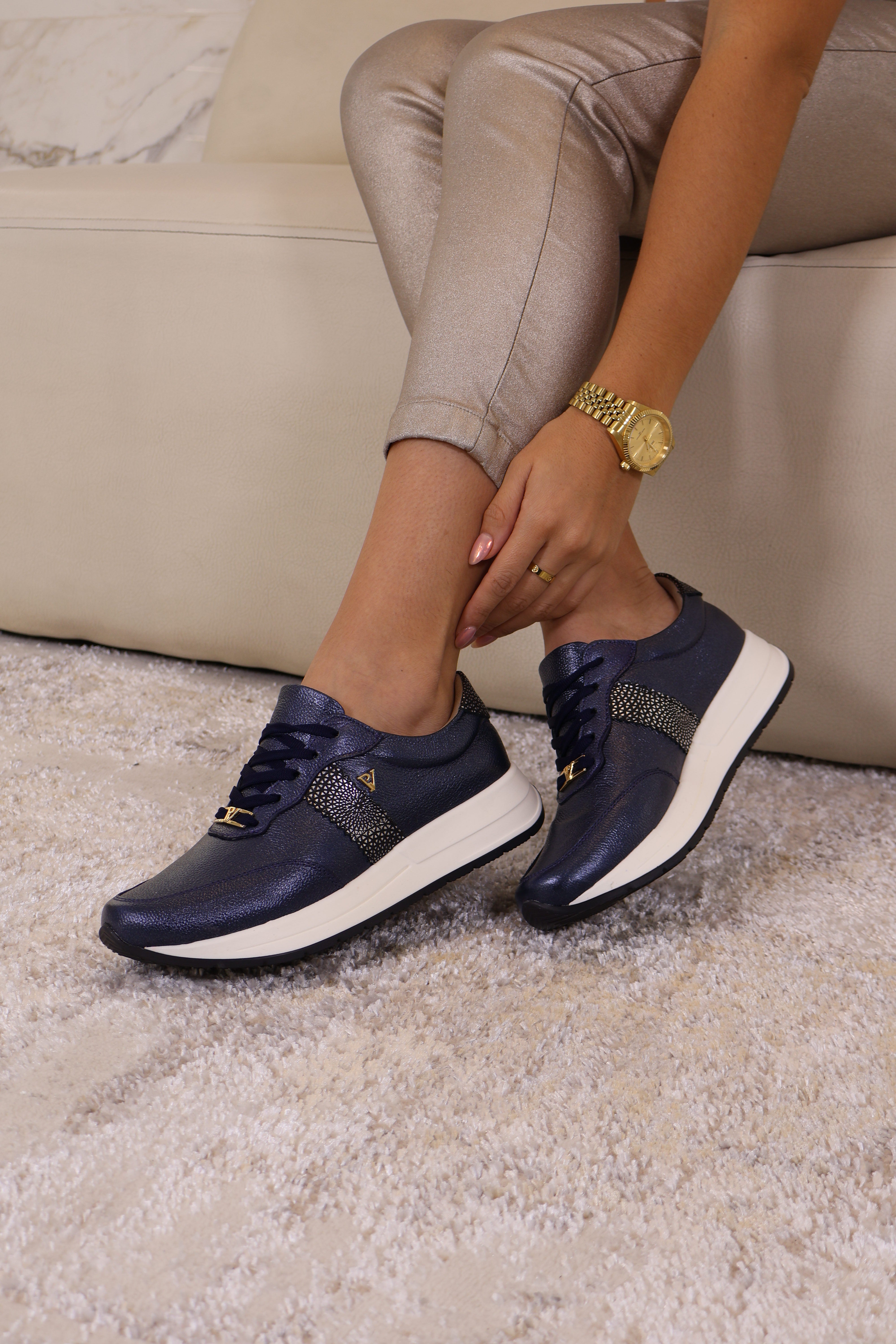 Tenis Oso azul metal en cuero