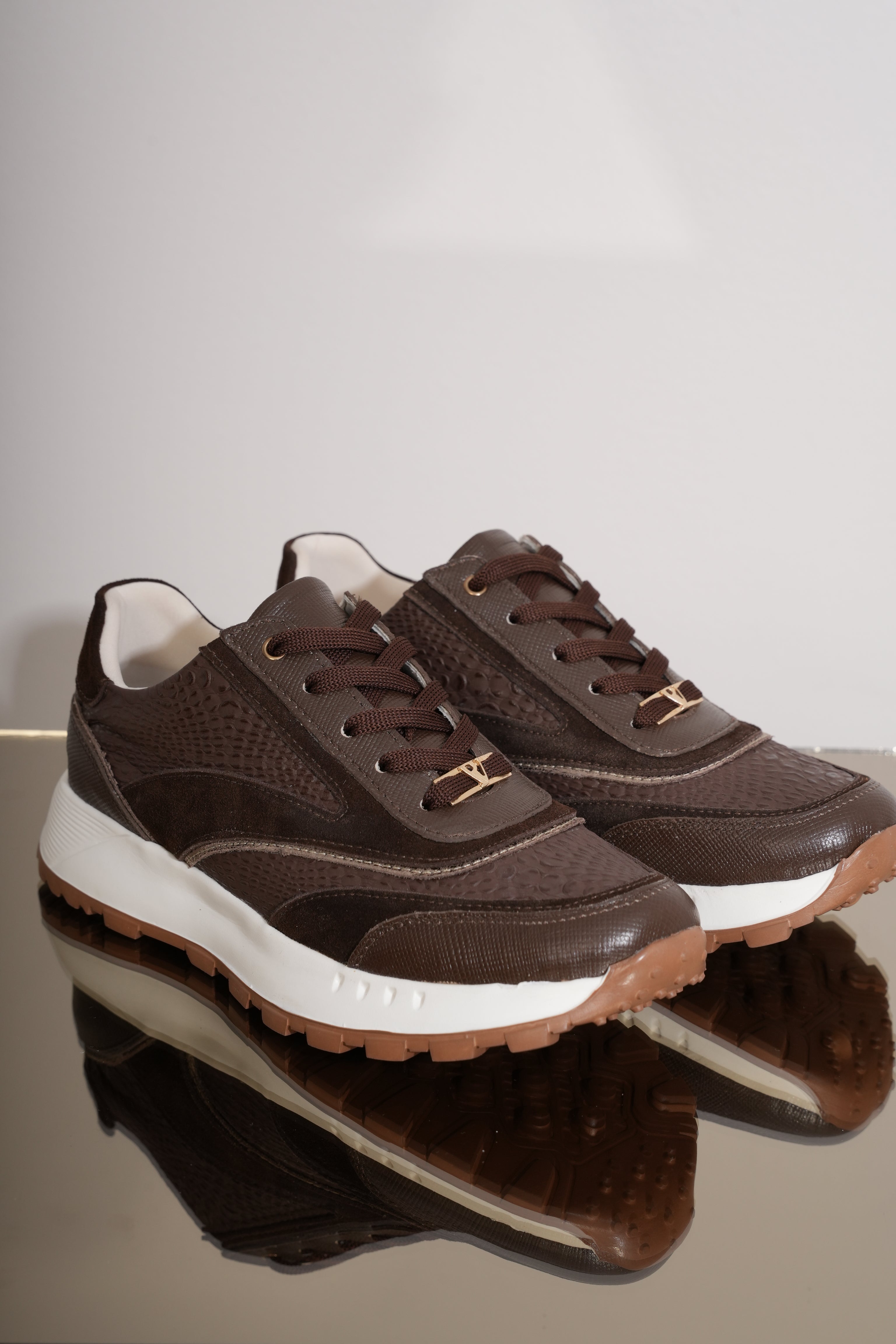 Bariloche Café Folia Gamuza Tenis en Cuero