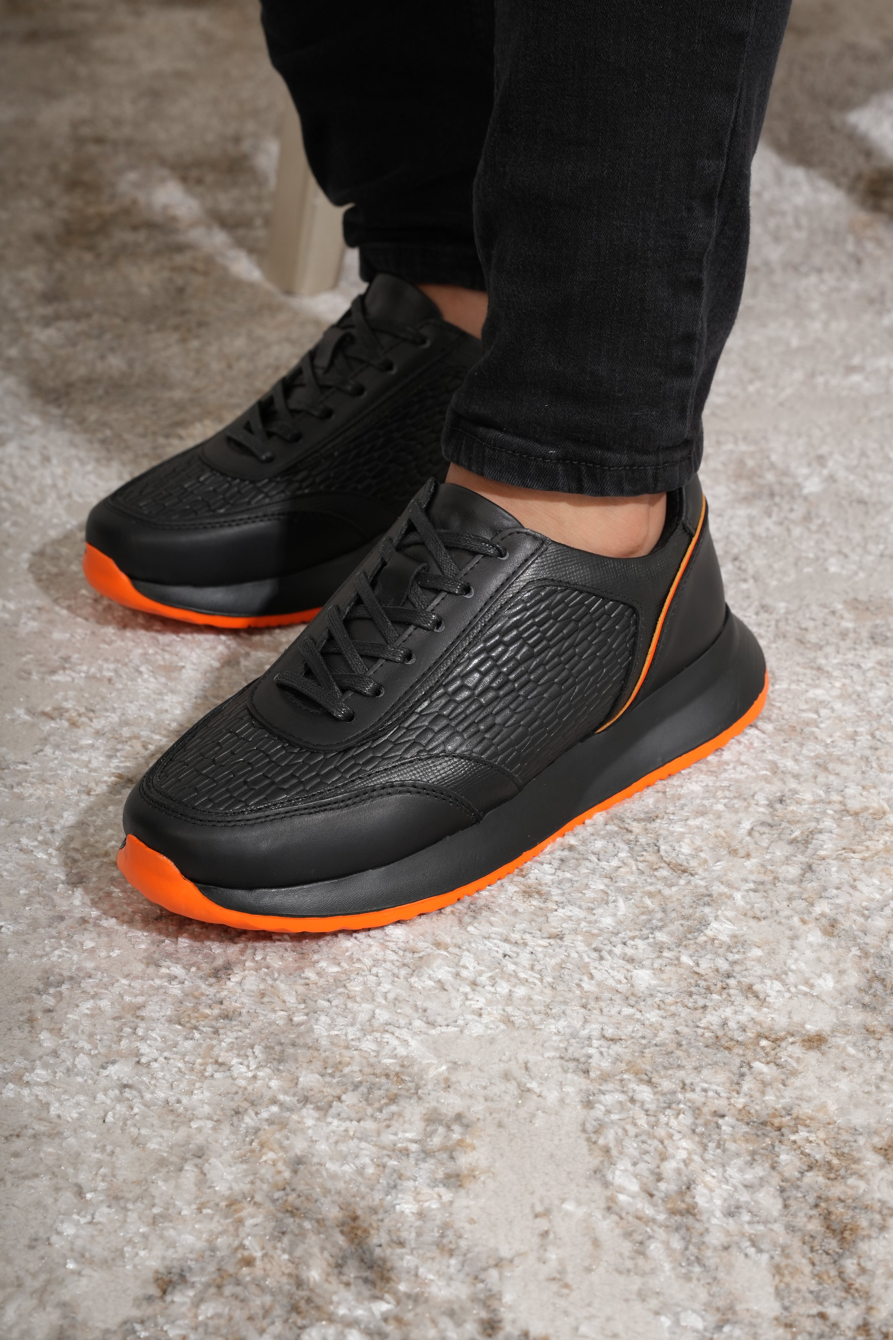 Tenis Origen Negro Naranja en Cuero para hombre