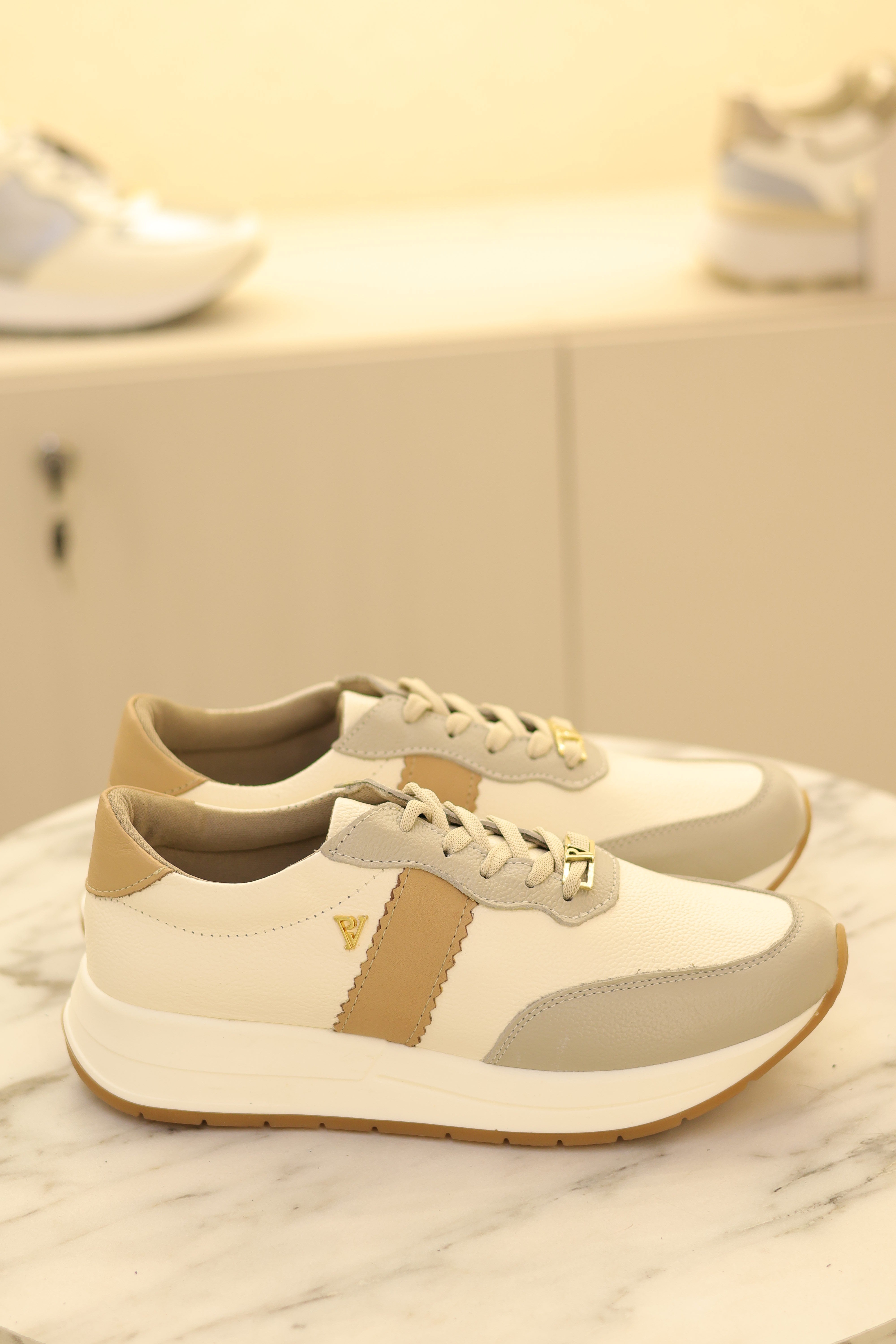 Tenis Oso Talco Macadamia Zafiro en Cuero