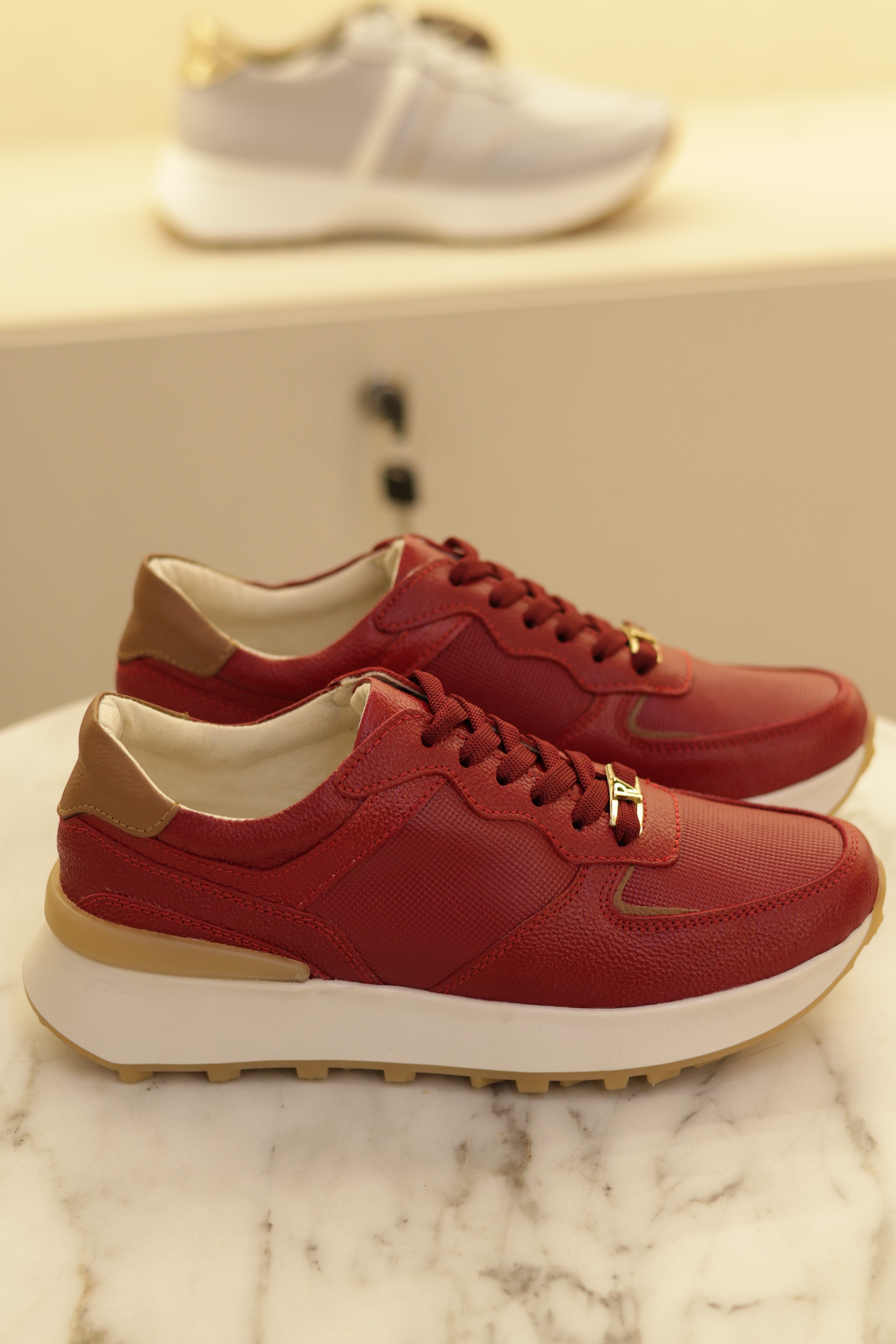 Tenis milu rojo miel en cuero