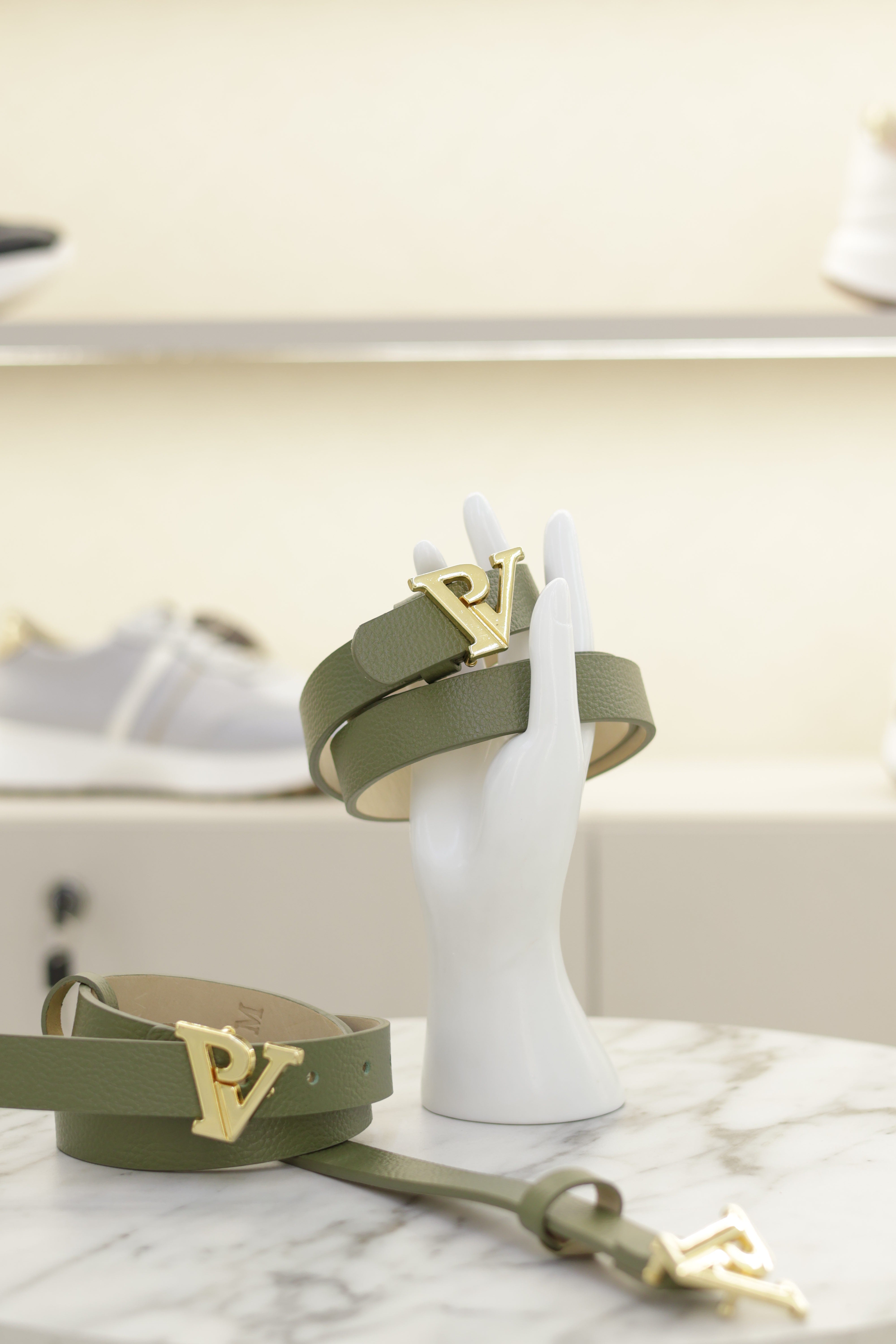 CINTURON VERDE OLIVA EN CUERO