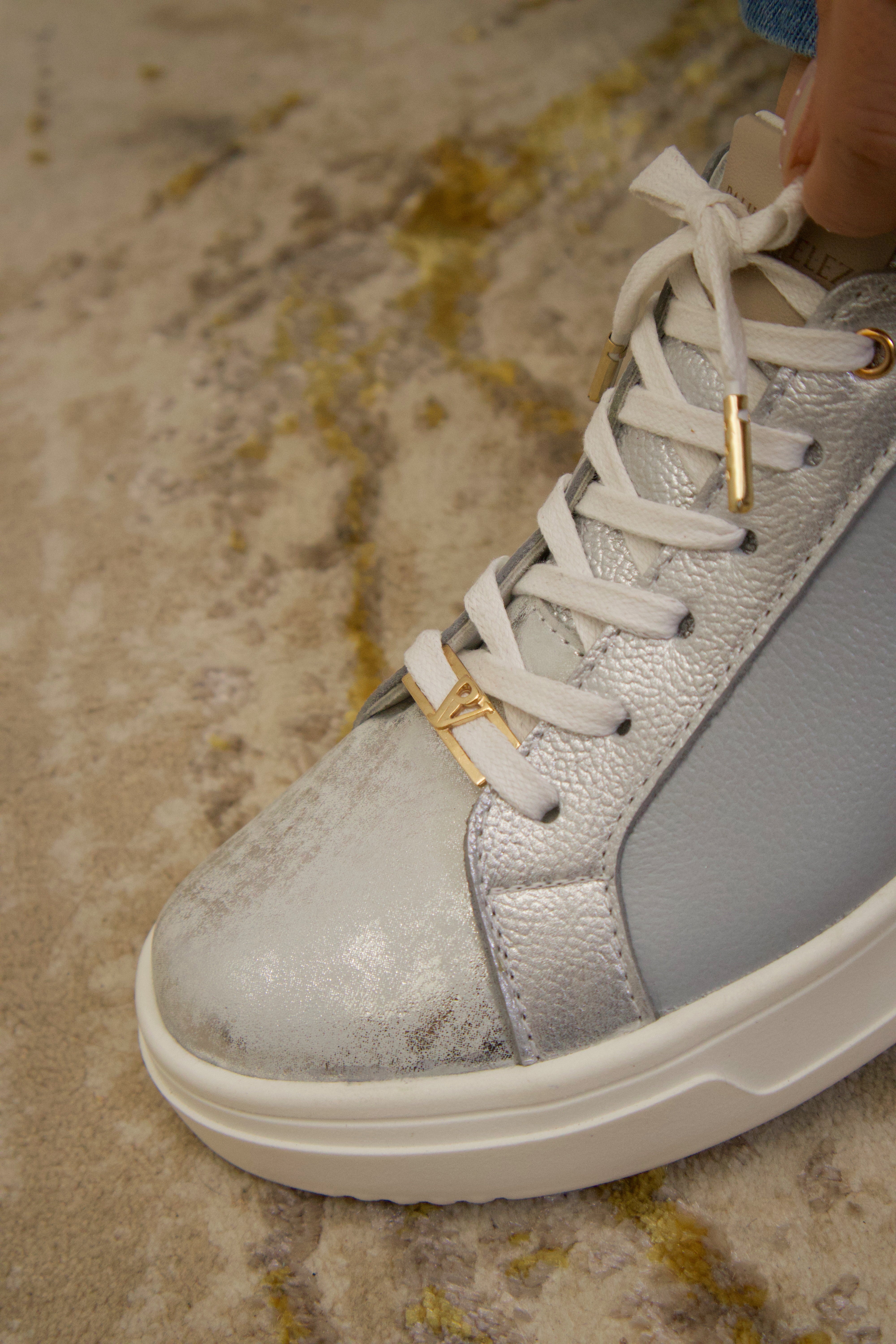 Tenis Bonny folia plata en cuero