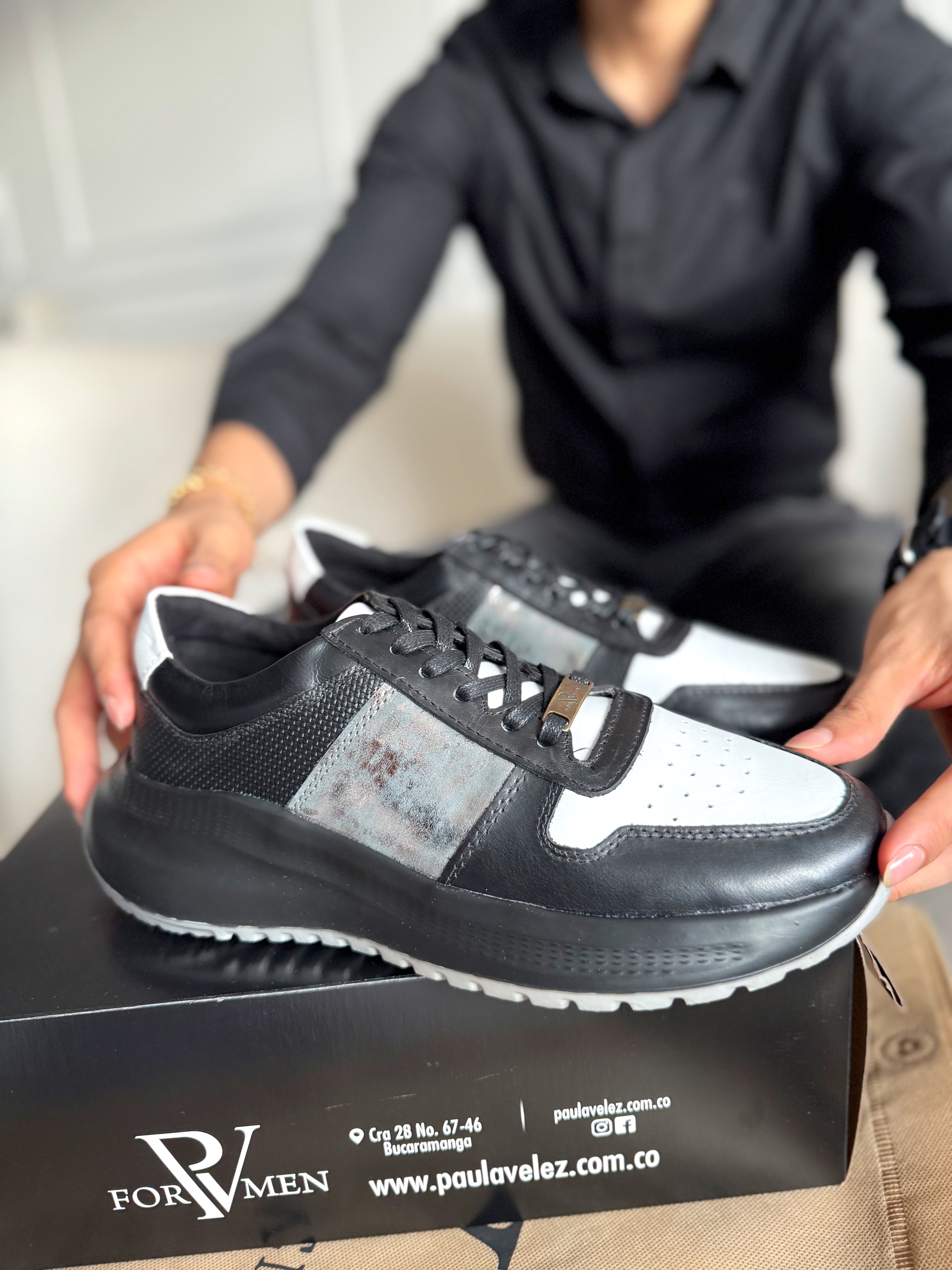 Tenis enzo negro metal en cuero