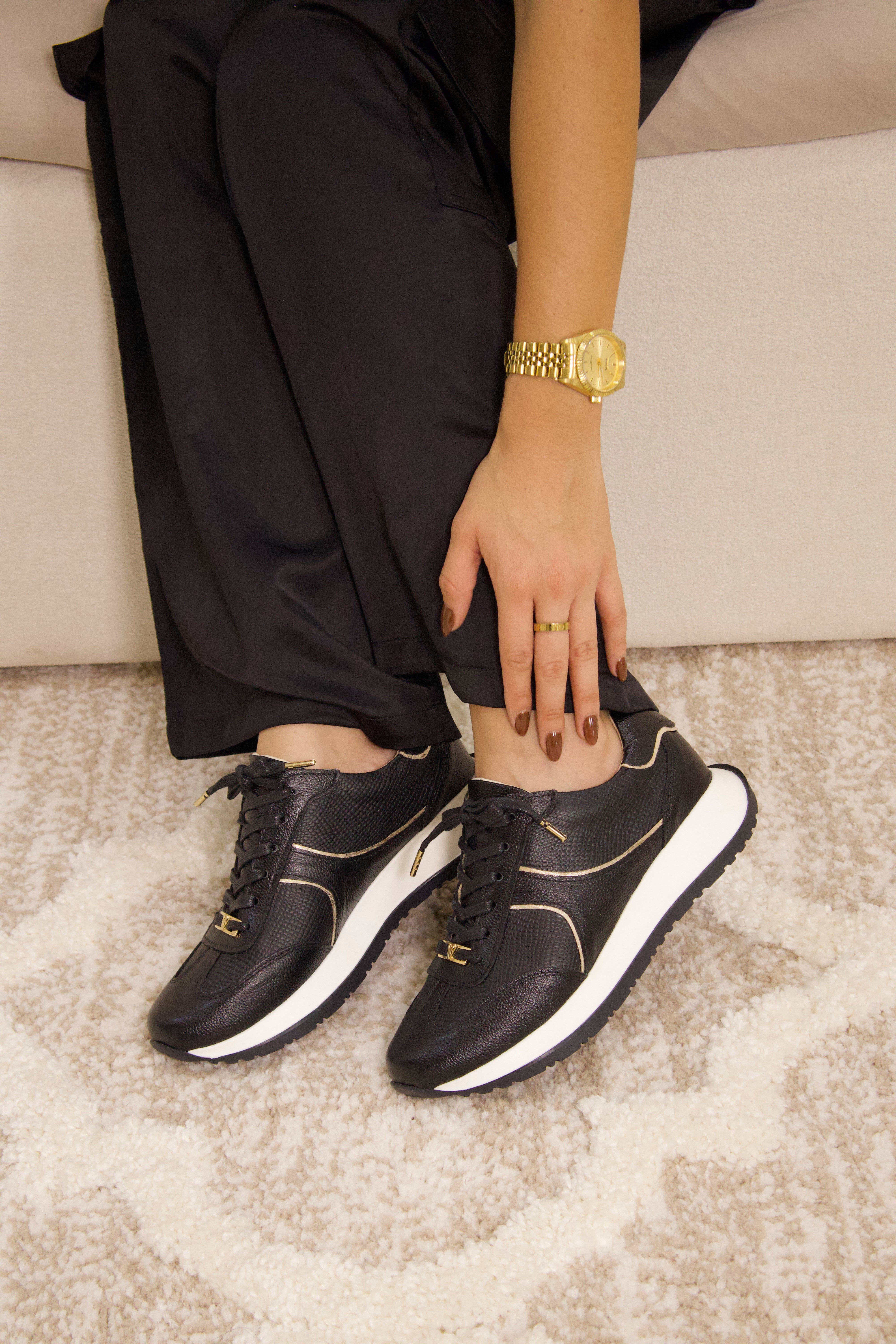 Tenis en cuero Milan negro vivos oro